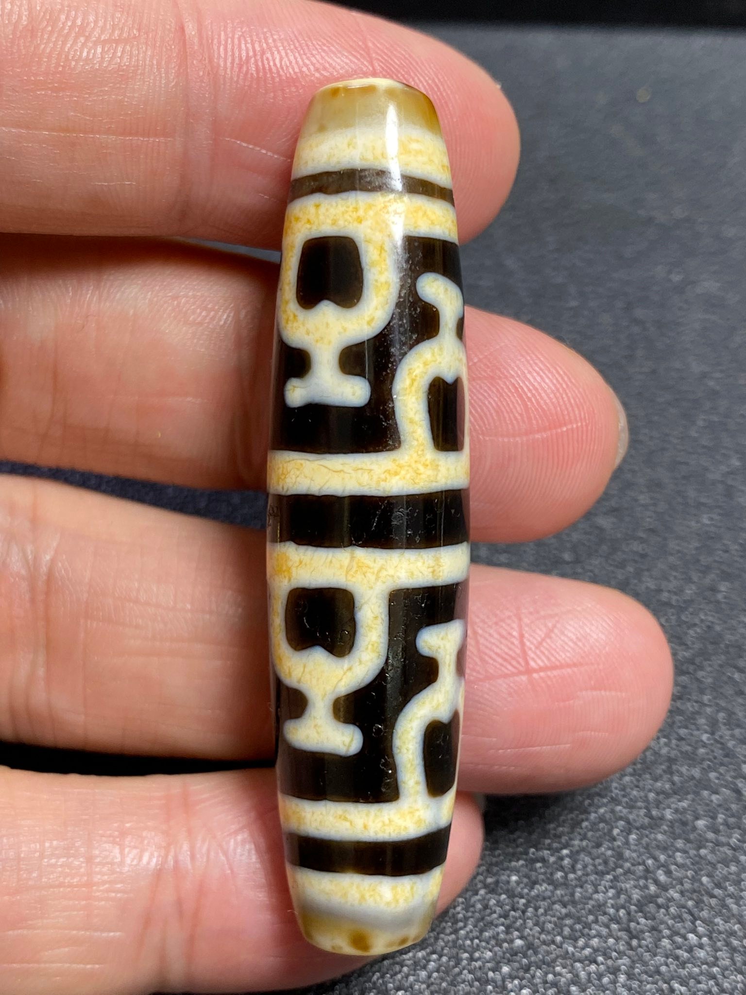 八宝瓶天珠，结缘价💰68 尺寸：59✖️13.6mm 八宝瓶（即宝瓶）是藏传