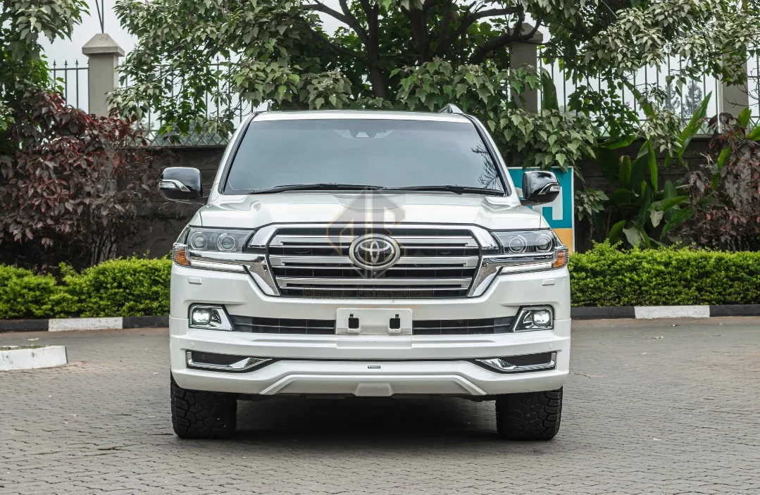 🦾 FOR SALE: 2017 Toyota Land Cruiser ZX ✨ White • V8 • Full