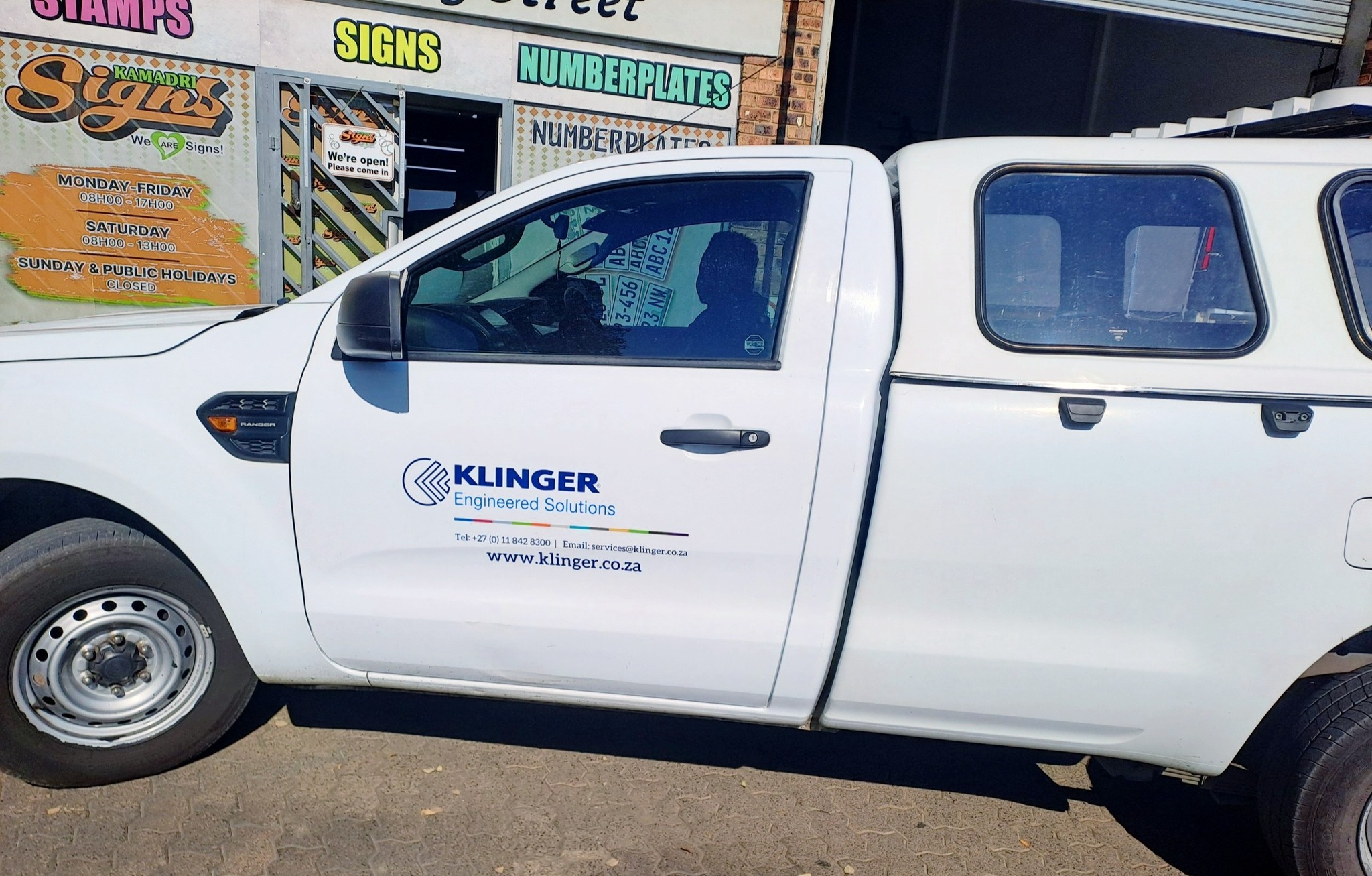 Kamadri Signs | Secunda