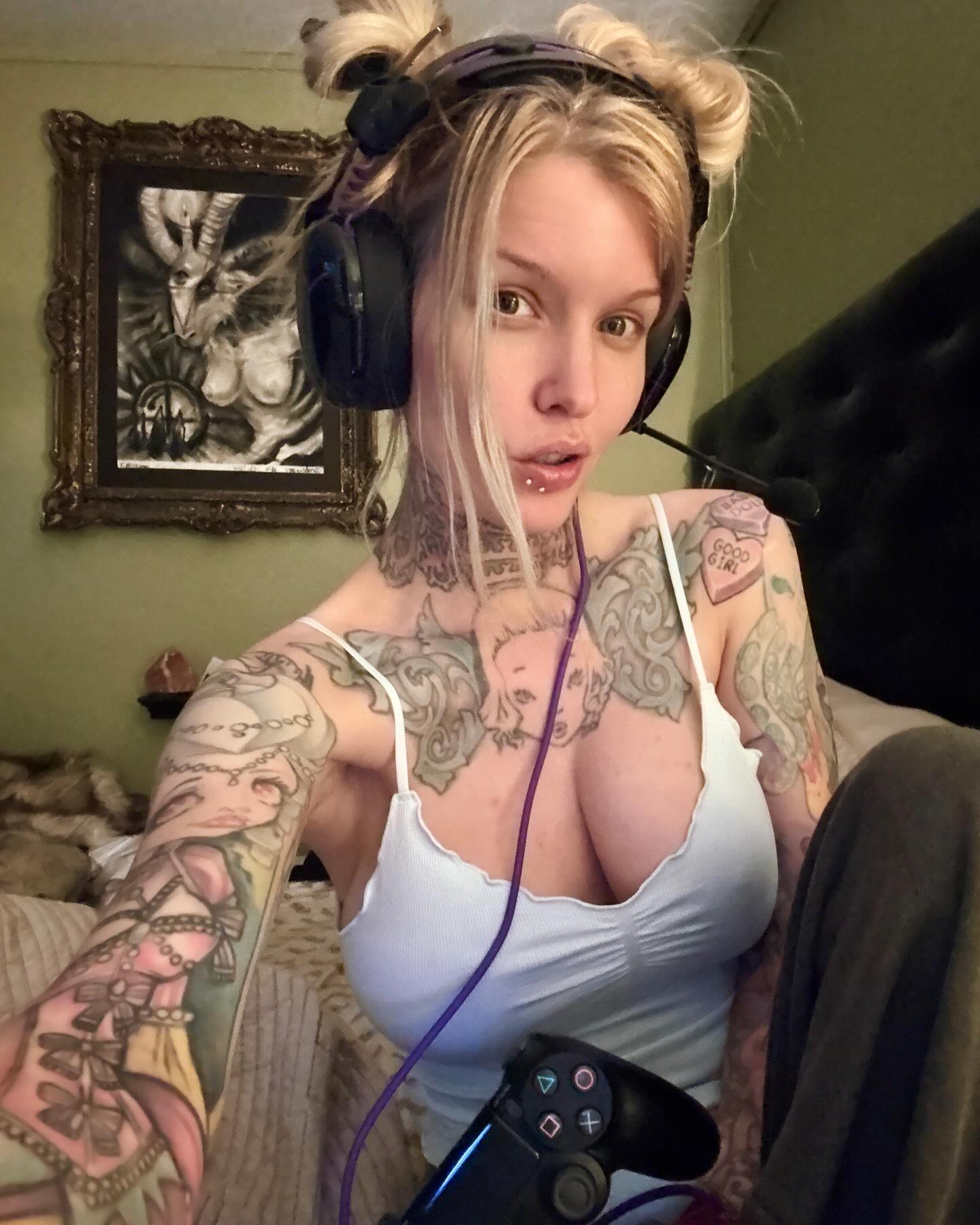 Alloy Ash Little shop remodeling while we were at the AVN's the new