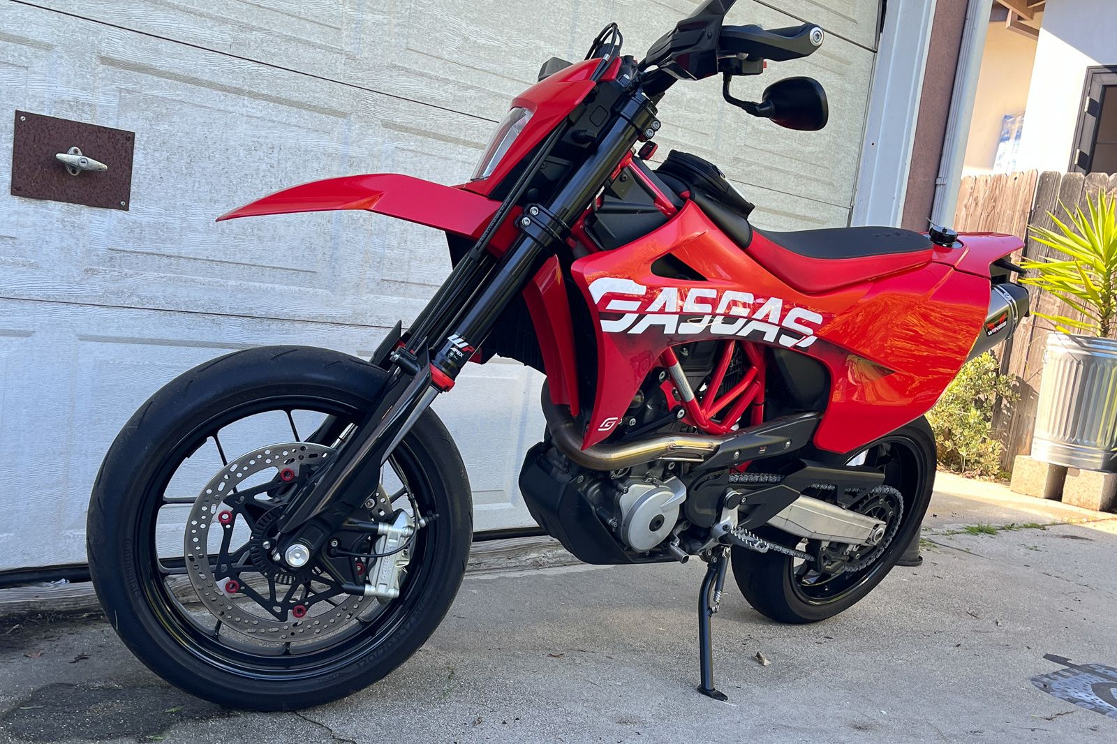 2nd up for our auction site today: a red take on KTM's SMC R with