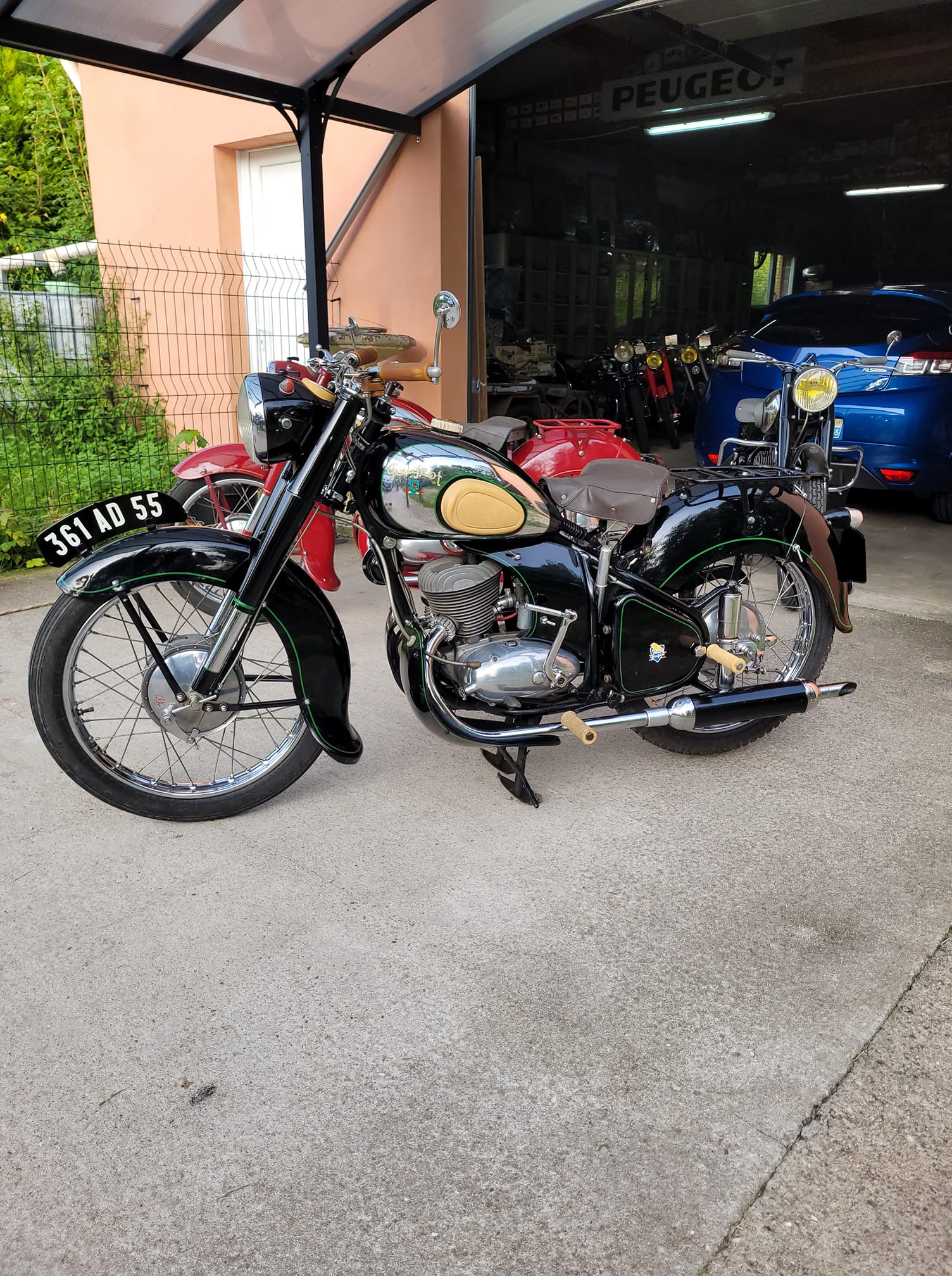 Moto Ancienne Peugeot 125 De 1954 - à Finir De Restaurer, Occasion