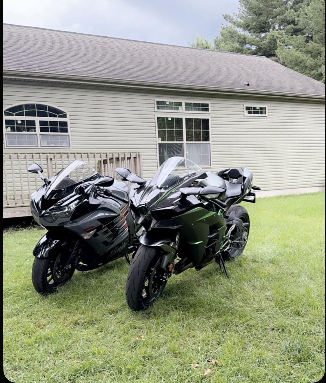 Which side are you on? Harley Twin Cam vs. Kawasaki ZX-14!
