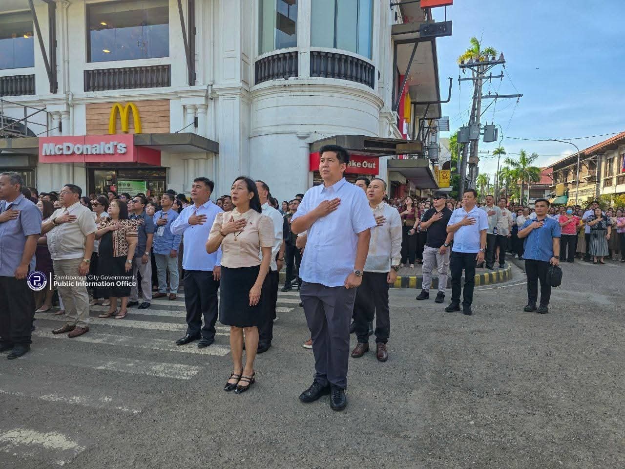 Aviso - 🚨 Discipline in City Hall 🚨 Earlier today at the City Hall flag ...