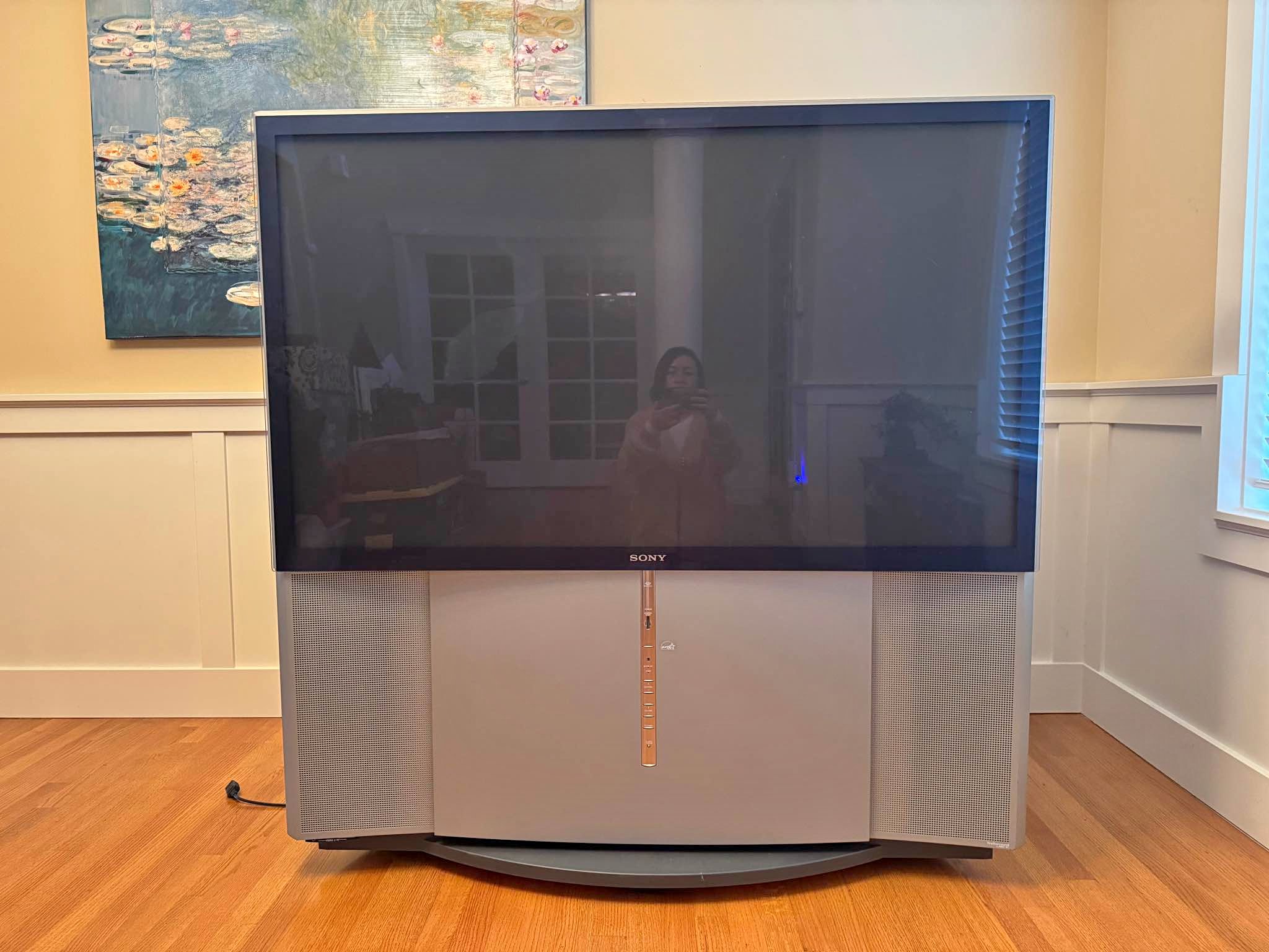 (AVAILABLE) FREE Sony Color Rear Video Projector TV with Remote (Pickup ...