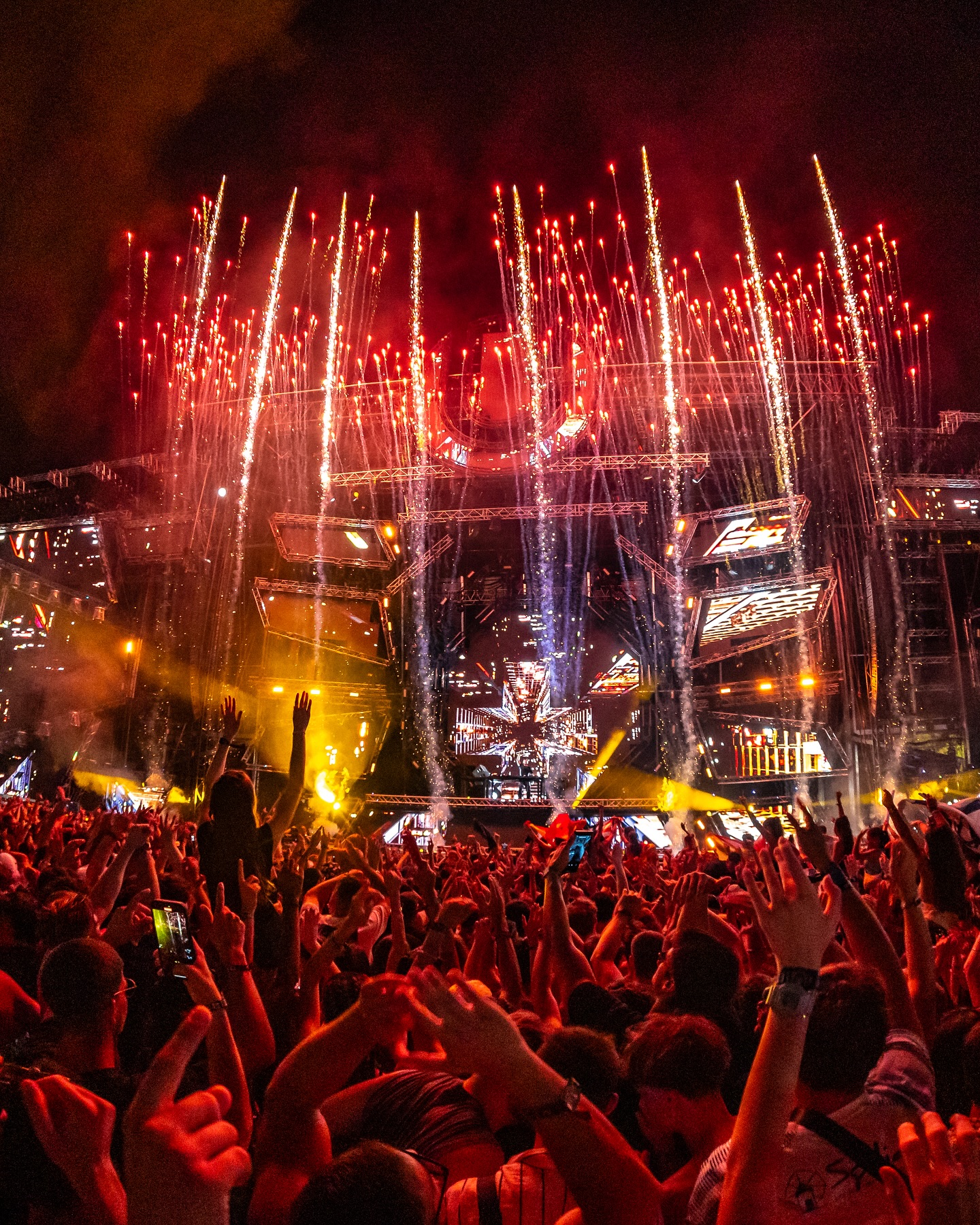 Ultra Music Festival - Enjoy the awesome main stage together with the ...