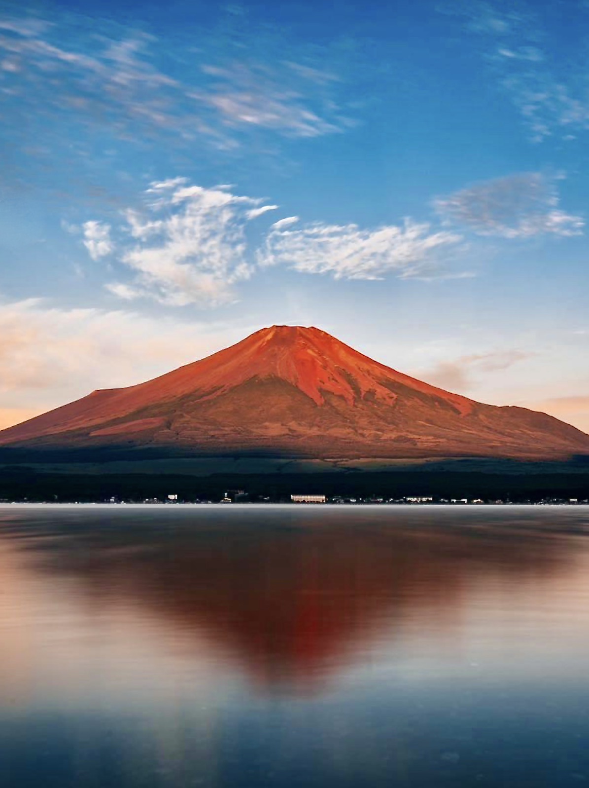 赤富士 Red Fuji from Lake Sai in Yamanashi Prefecture. 山梨県西湖の赤富士.