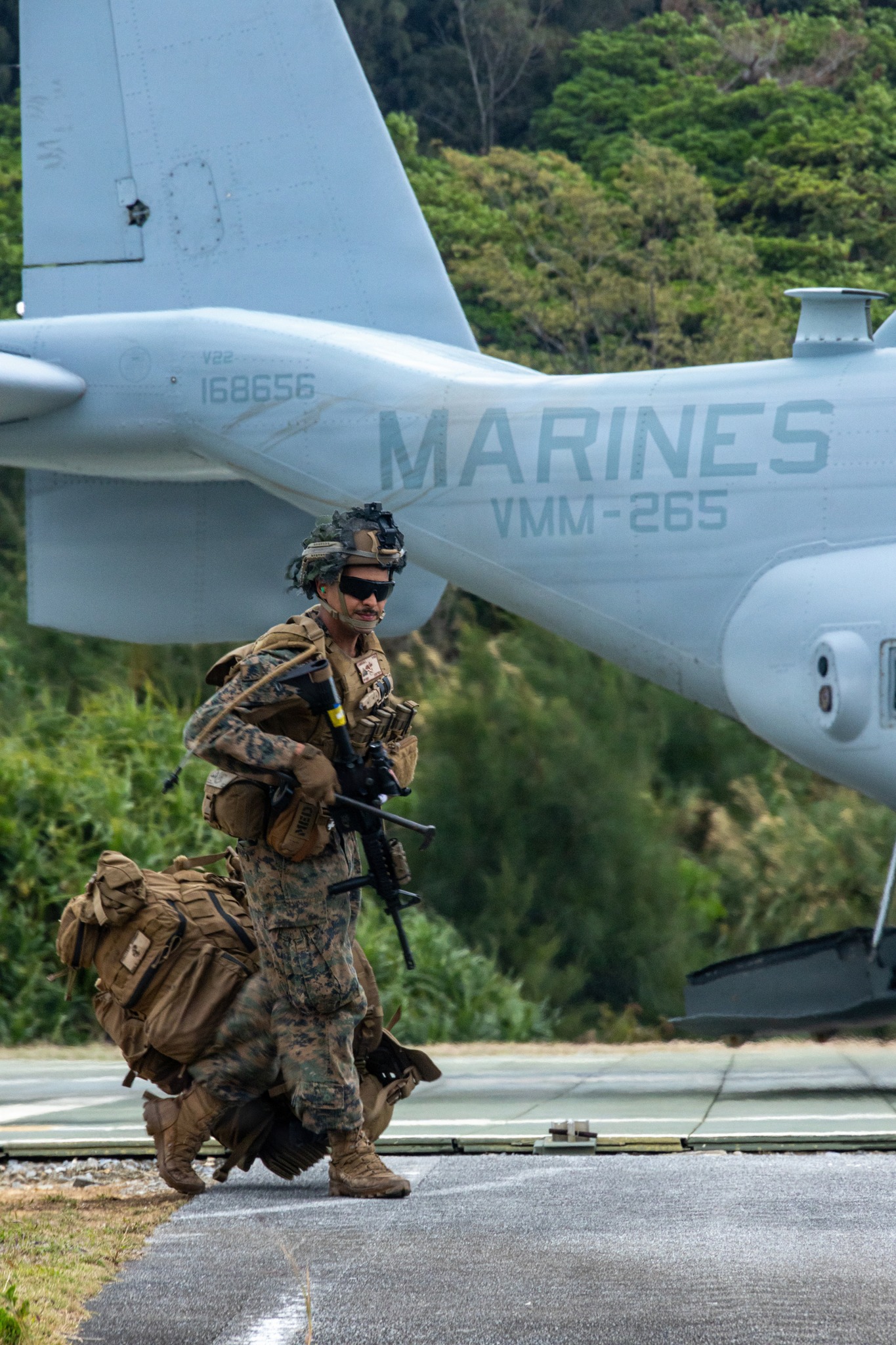 31st MEU | USS New Orleans Ordnance Offload 📍 Kin Blue Beach