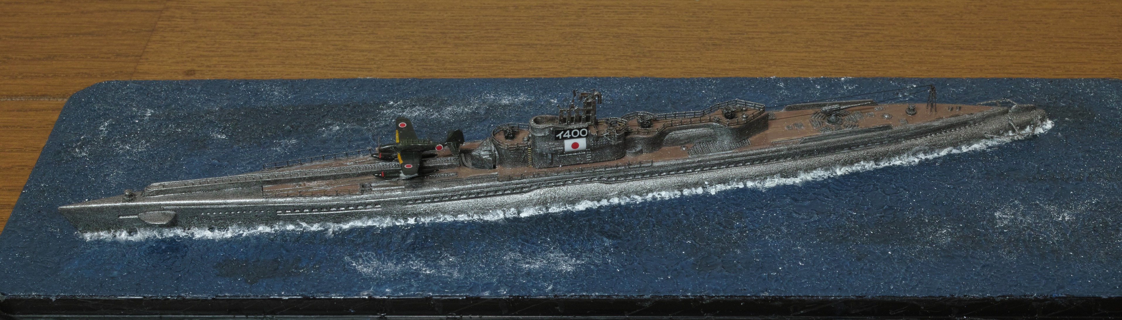伊400型潜水艦、伊400(ピットロード、1/700)です。船体は作ったまま