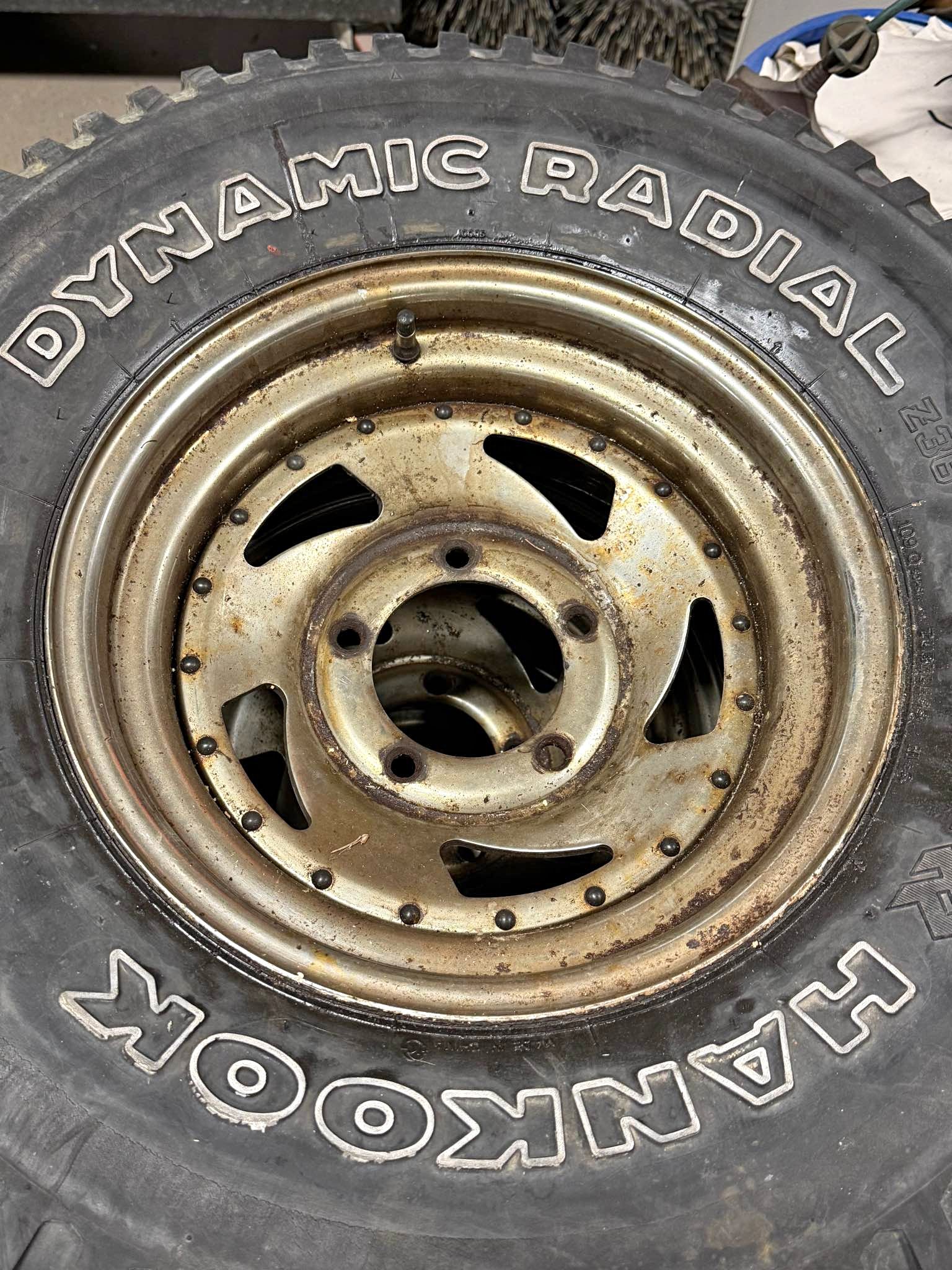 Rim chromé & pneus - Car Wheels, Tires & Parts - Acton Vale, Quebec ...