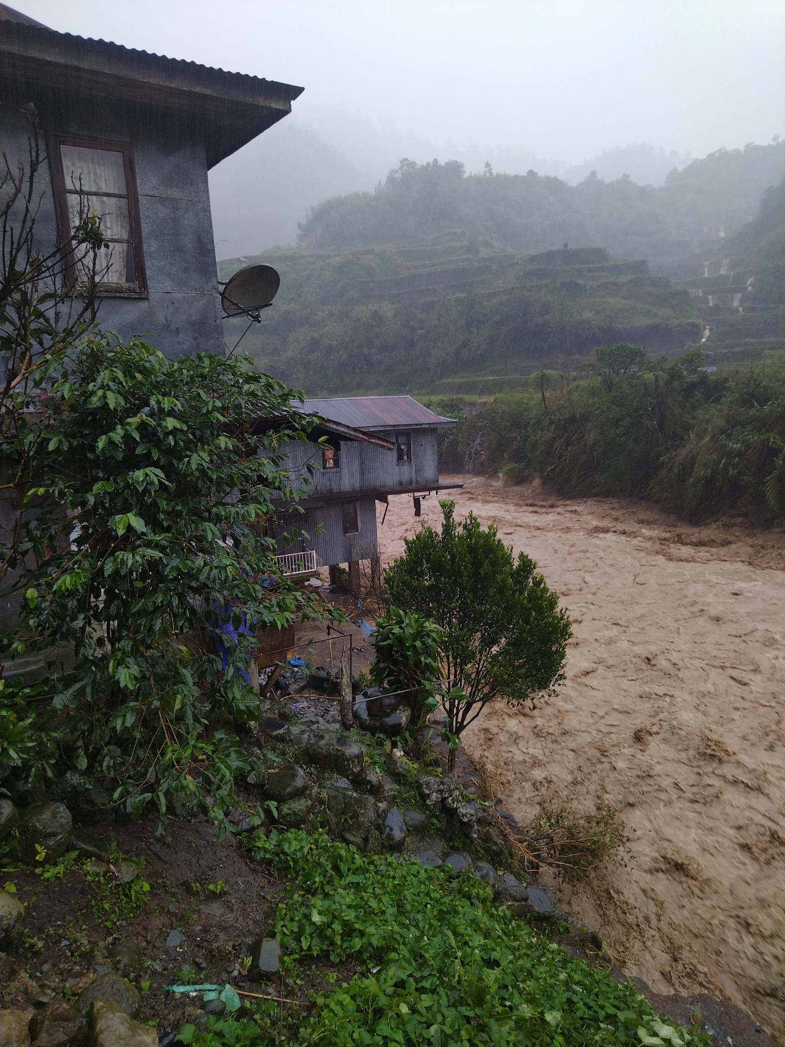 CDN - BARLIG HIT BY SUPER TYPHOON UWAN LOOK: Super Typhoon Uwan lashed ...