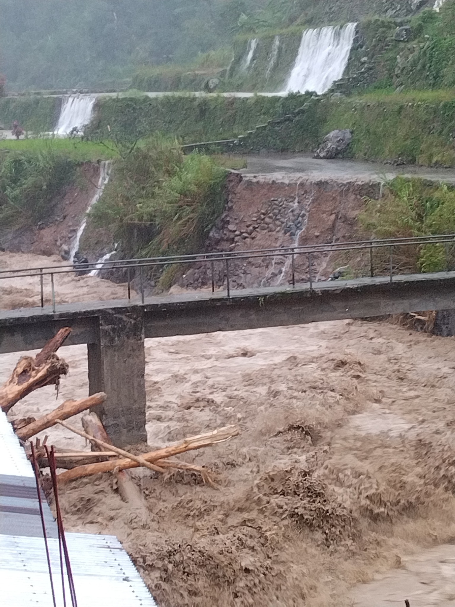 CDN - BARLIG HIT BY SUPER TYPHOON UWAN LOOK: Super Typhoon Uwan lashed ...