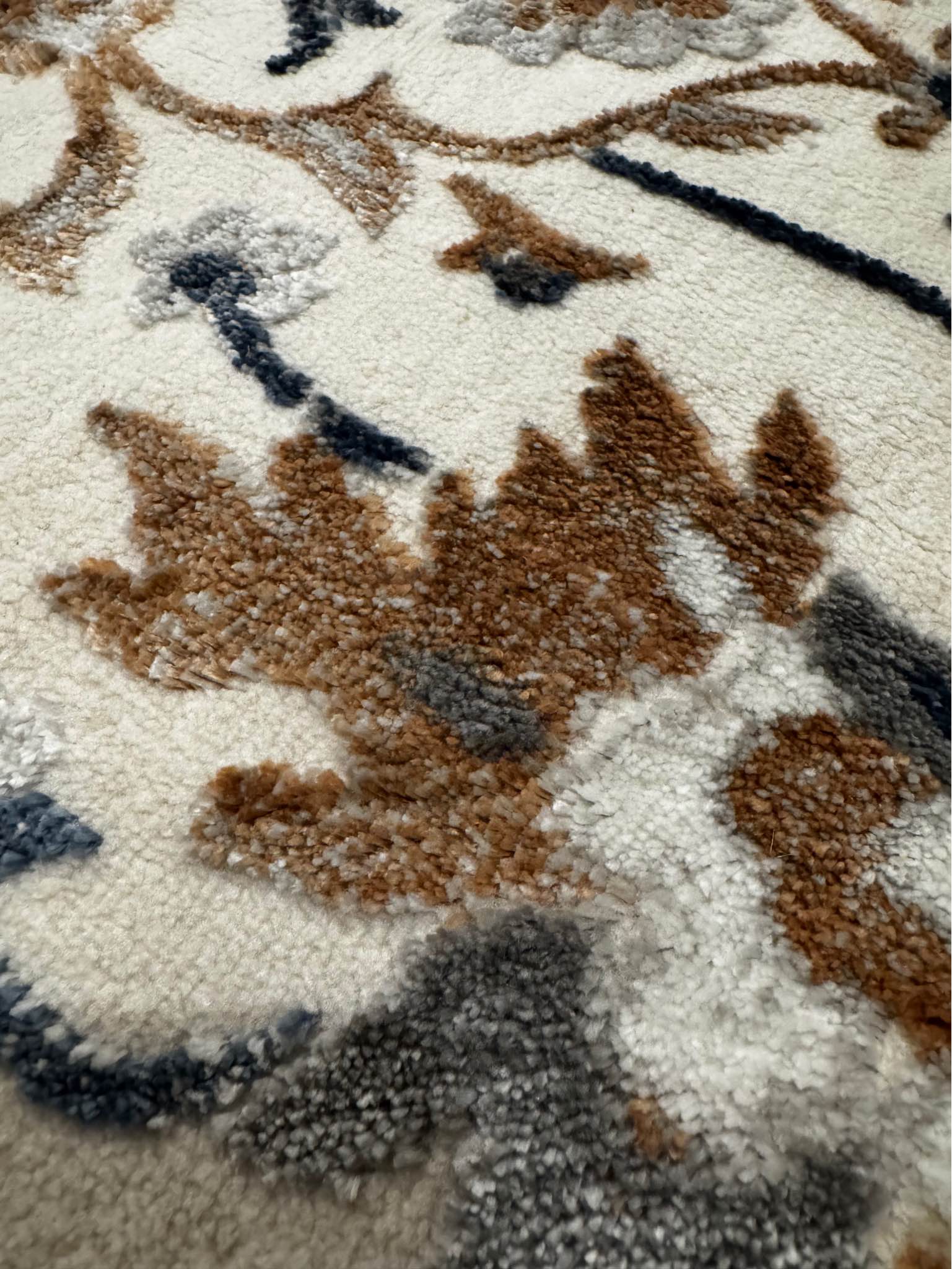 LIKE NEW, OPEN BOX — 7’ 10”x 10’ Hampton Court Area Rug Collection ...