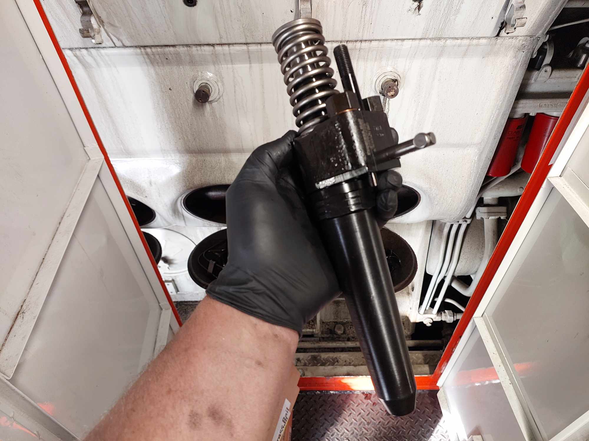 Steam - Dc4818 - One of 12 MUI (Mechanical Unit Injector) before ...