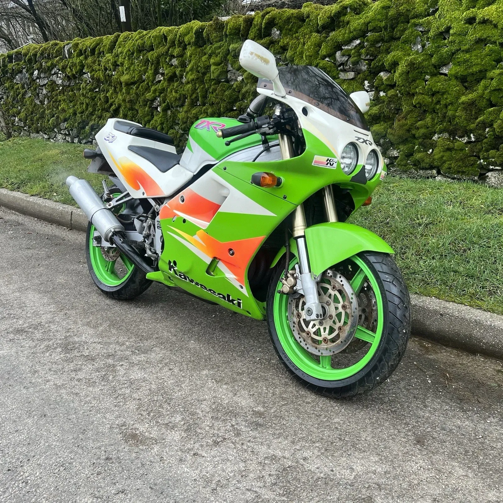 Check out this classic gem from the 80s, the 1989 Kawasaki Zxr 250