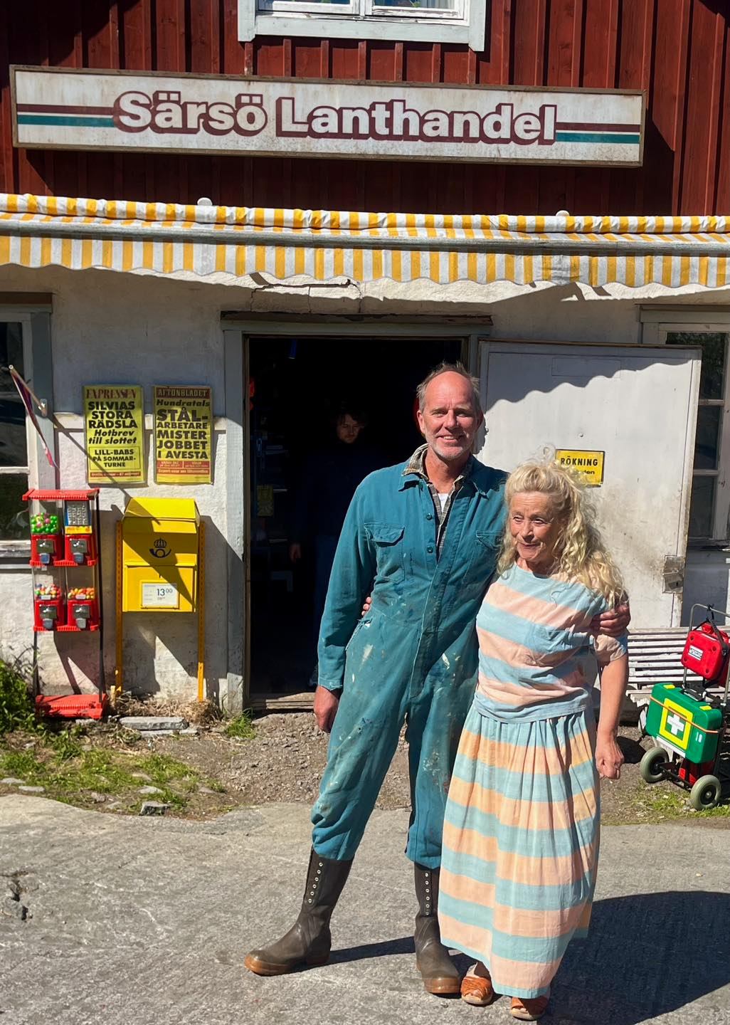 Jag och Mia uppklädda för våra... - John Ajvide Lindqvist | Facebook