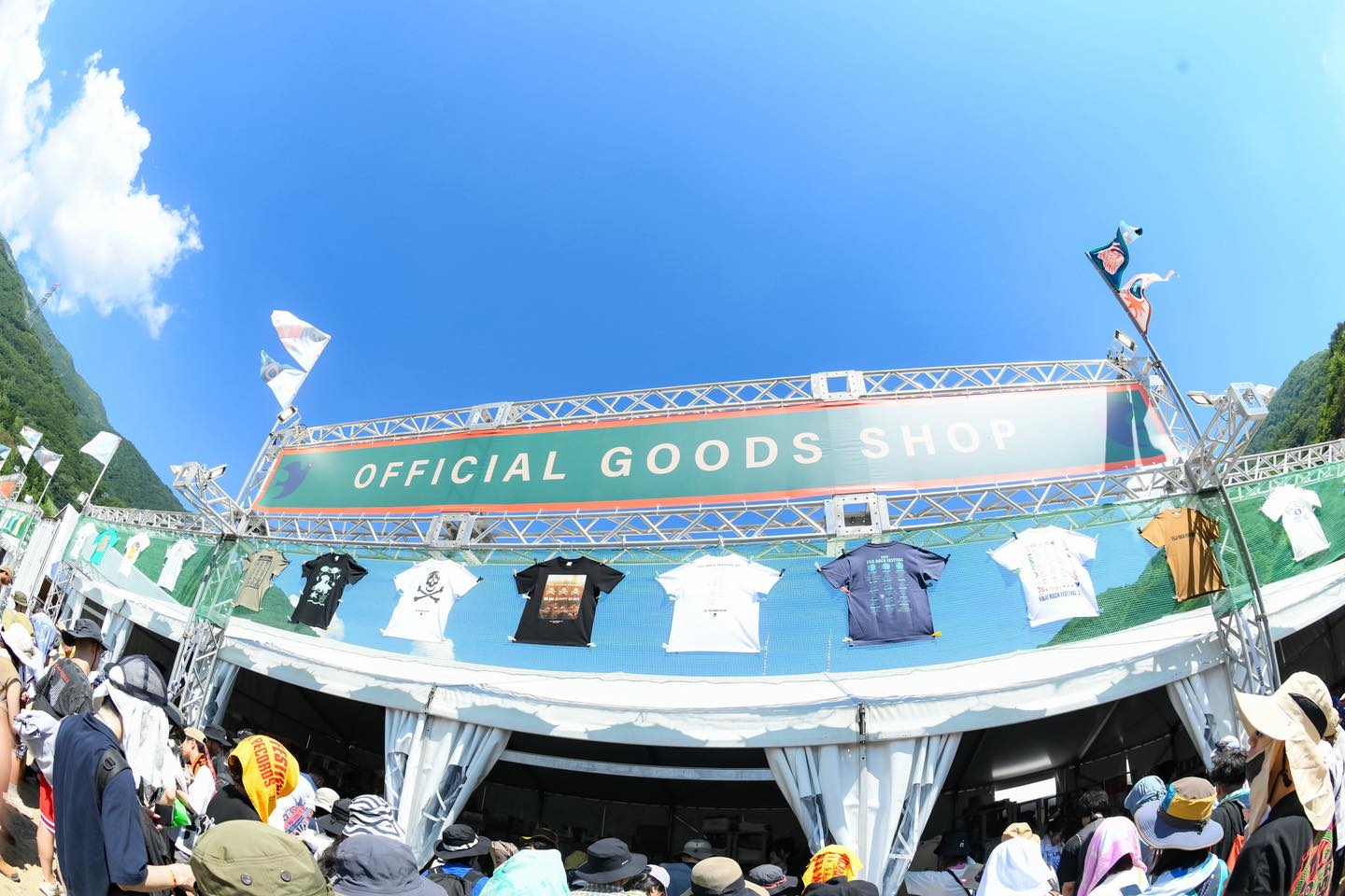 ◢◤ オフィシャルグッズ受注販売受付中！ ◥◣ #フジロック 会場で