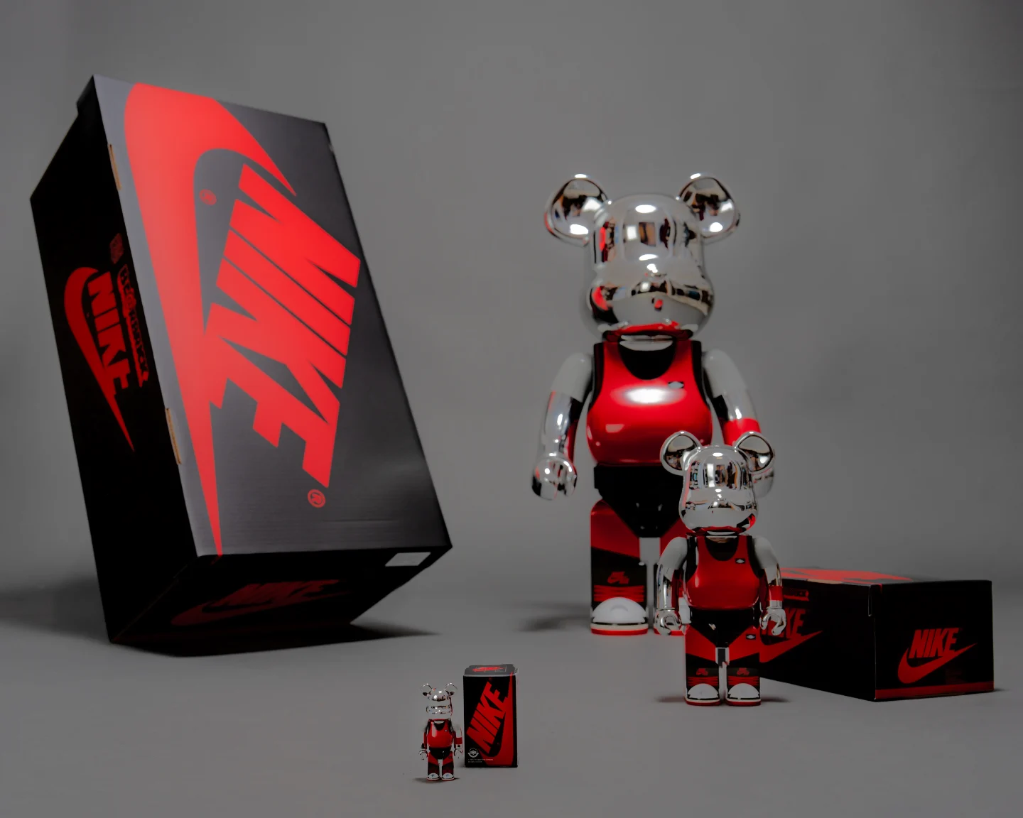 Be@rbrick 1000%, 400% and 100% Michael Jordan 1985 available on 