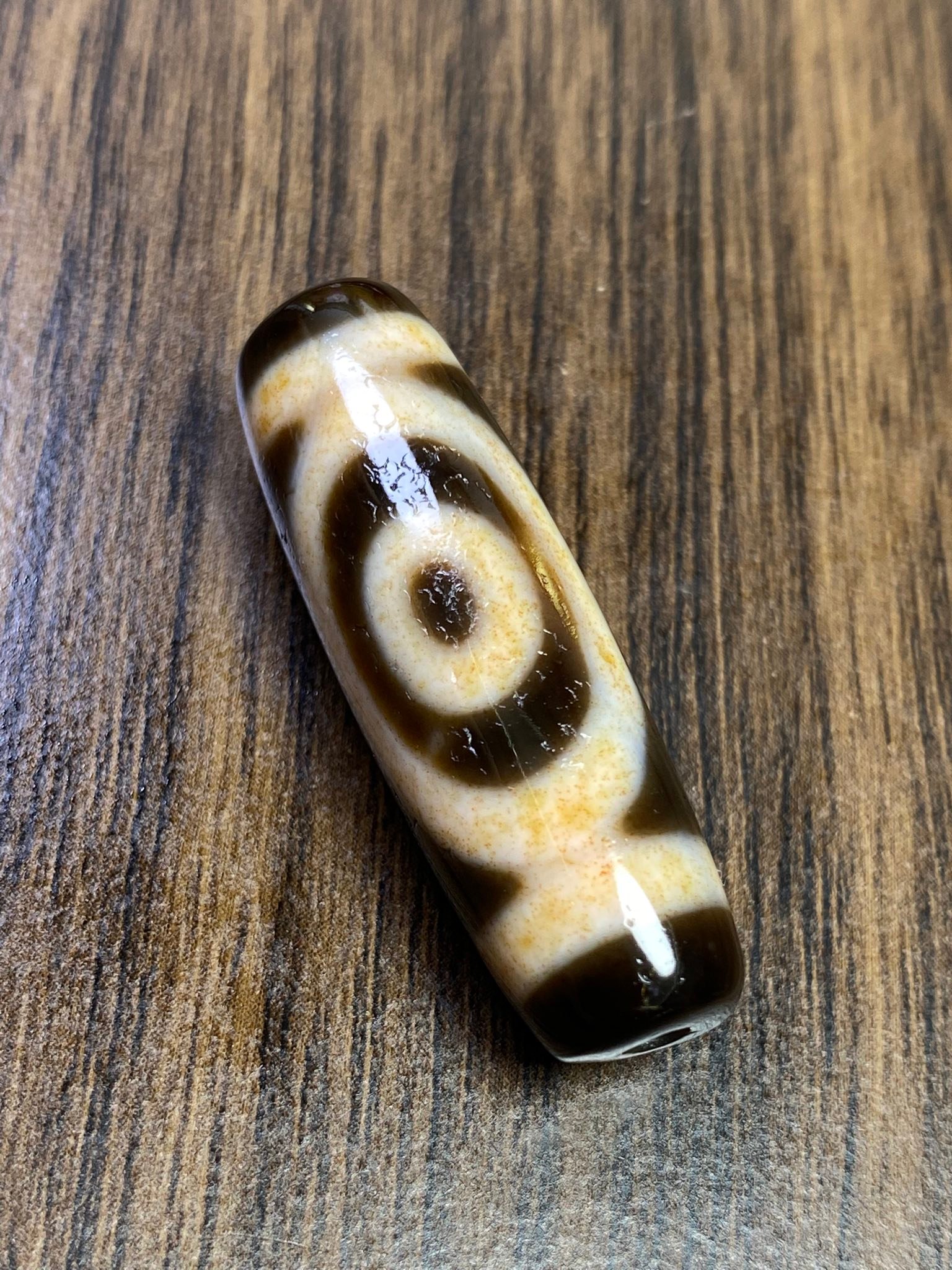 朱砂山水老天珠，尺寸37.6mm✖️12mm 寓意：山水天珠的寓意主要包括