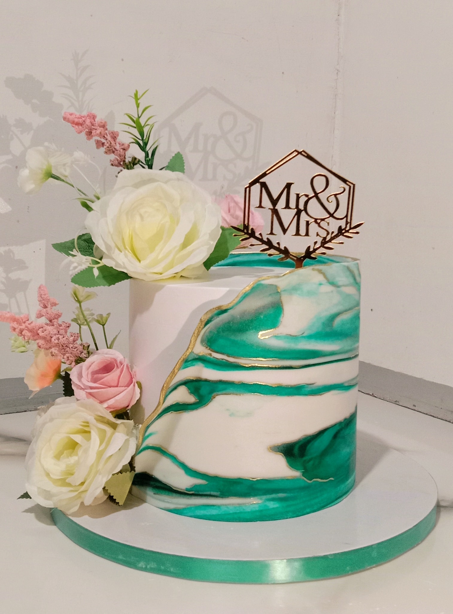 wedding-cake-white-teal-green-rissmar-cakes-sweets-facebook