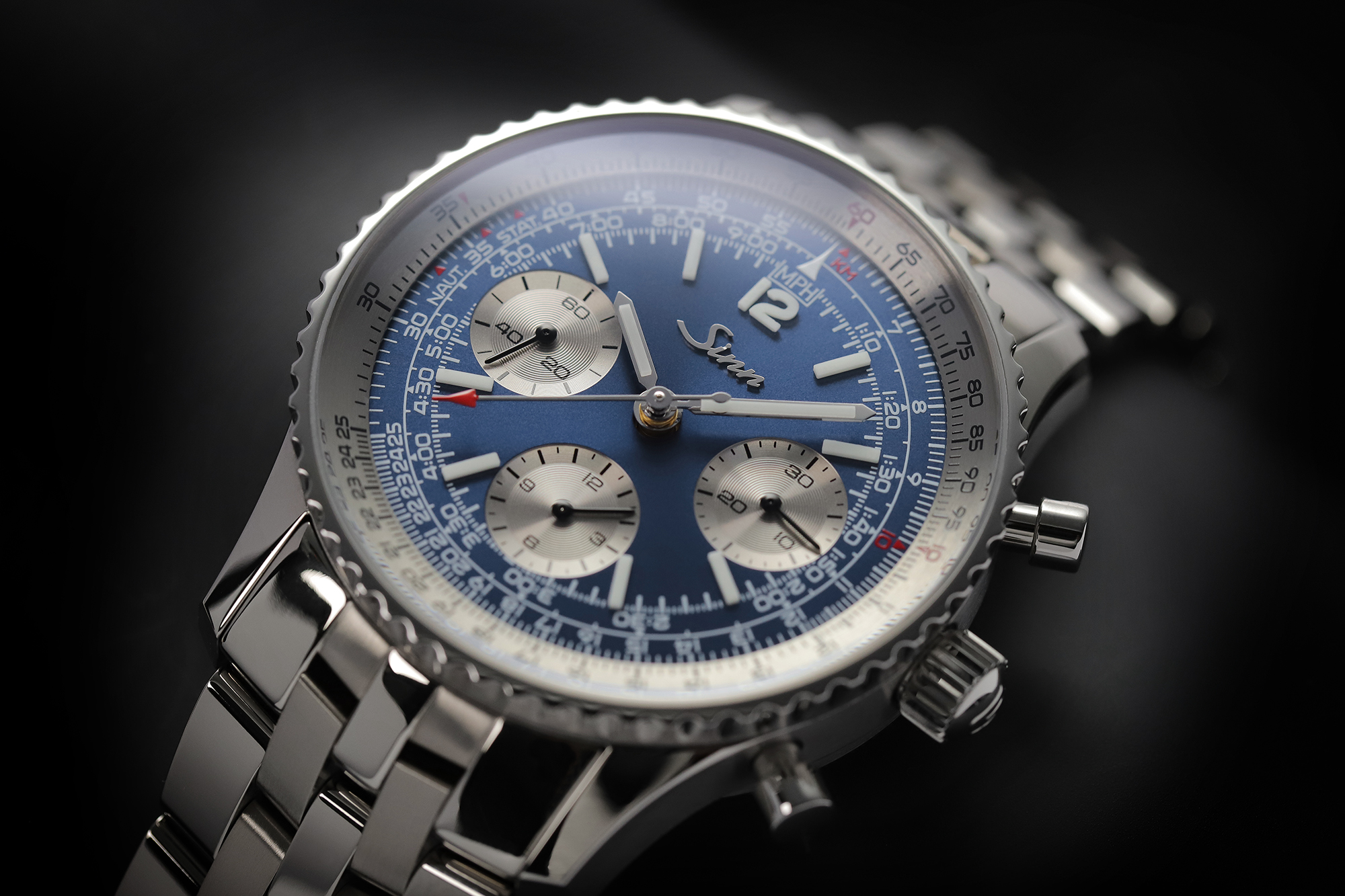 10/21発売の「航空ファン12号」に、日本限定100セットの「556.F-4 