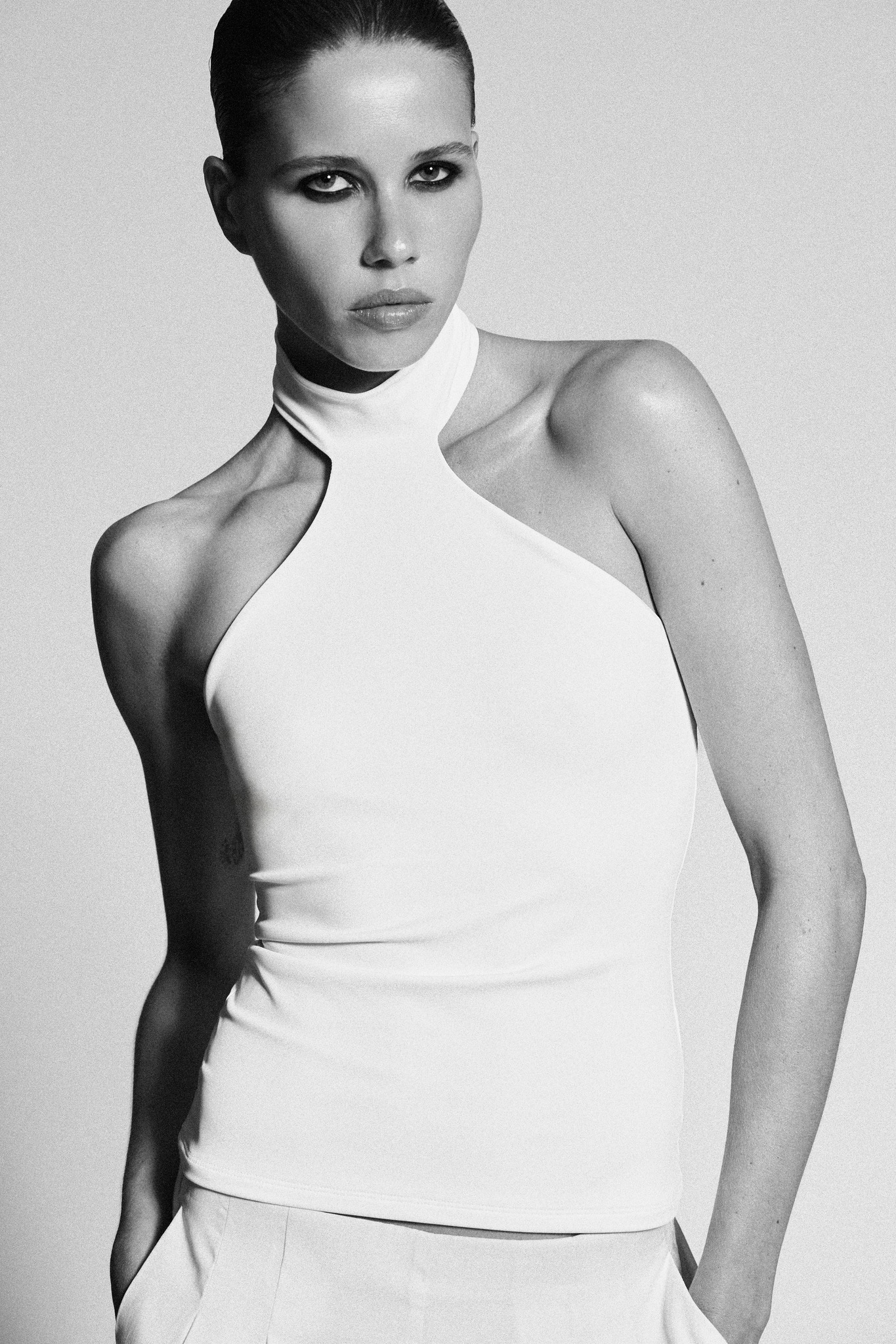 ZARA ZARA updated their cover photo.
