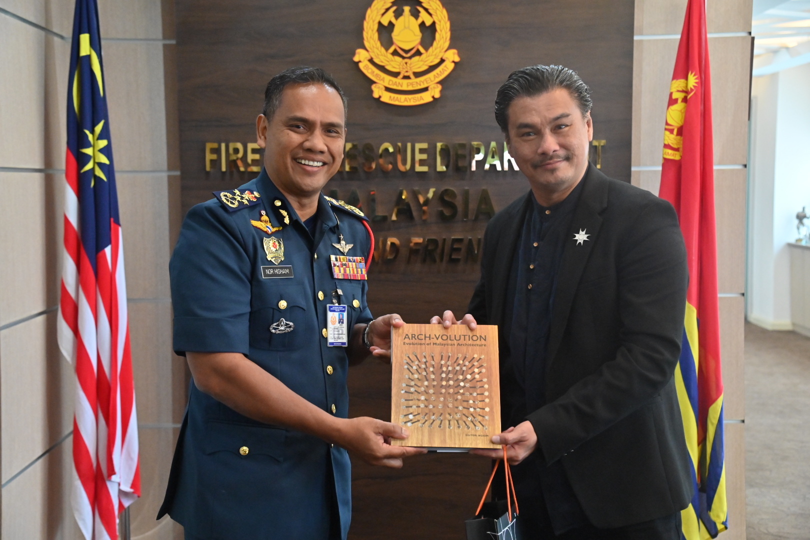 Jabatan - 5 MANGSA TERSEPIT DALAM PROTON WIRA DISAHKAN MAUT 11.1.2025 ...