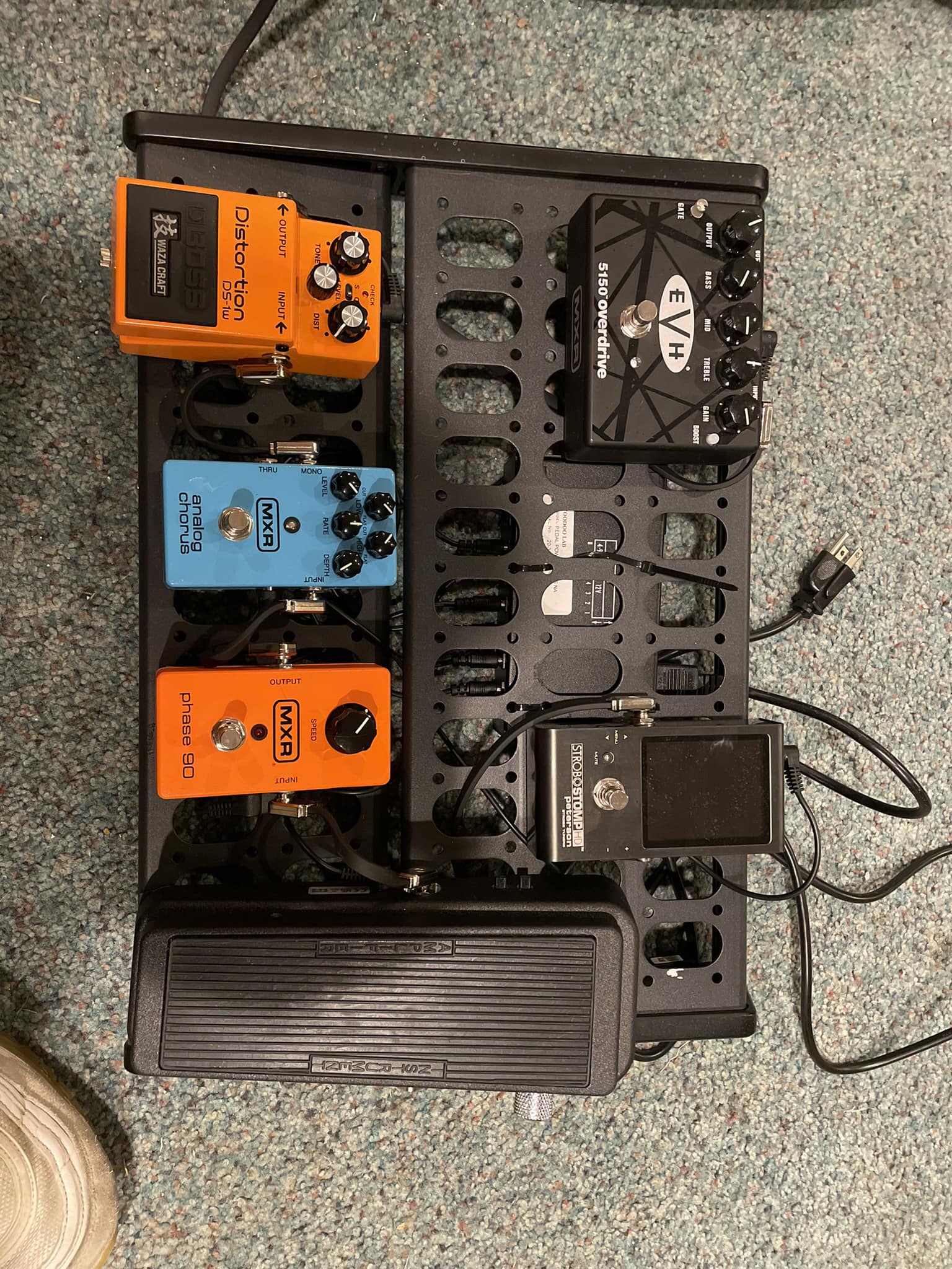 What analog delay pedals are recommended for a 1978 Fender Mustang?