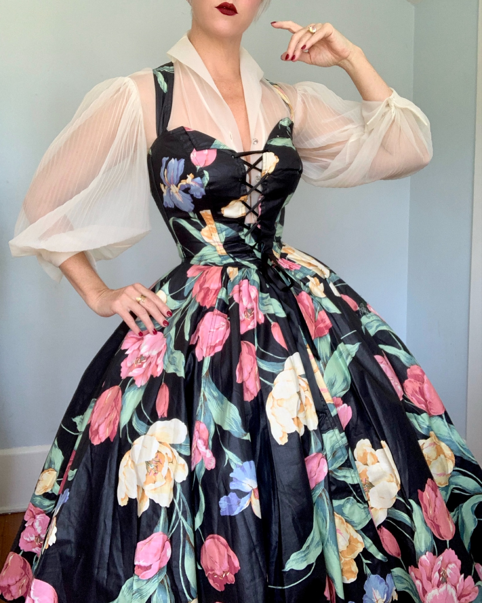 UP FOR GRABS exclusively on IG! One SEXY “Karen Alexander.” Made in USA. Original 1980s floral textured polished cotton hourglass wiggle dress with zip up front! The antique gold zipper unzips from