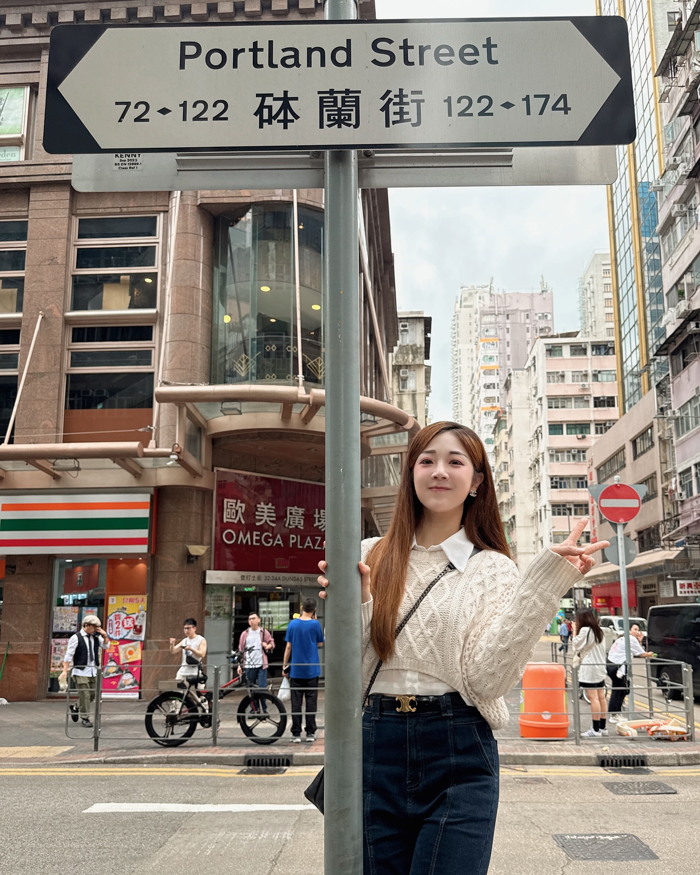 Salen - Salen added a new photo — in 香港油麻地砵蘭街.