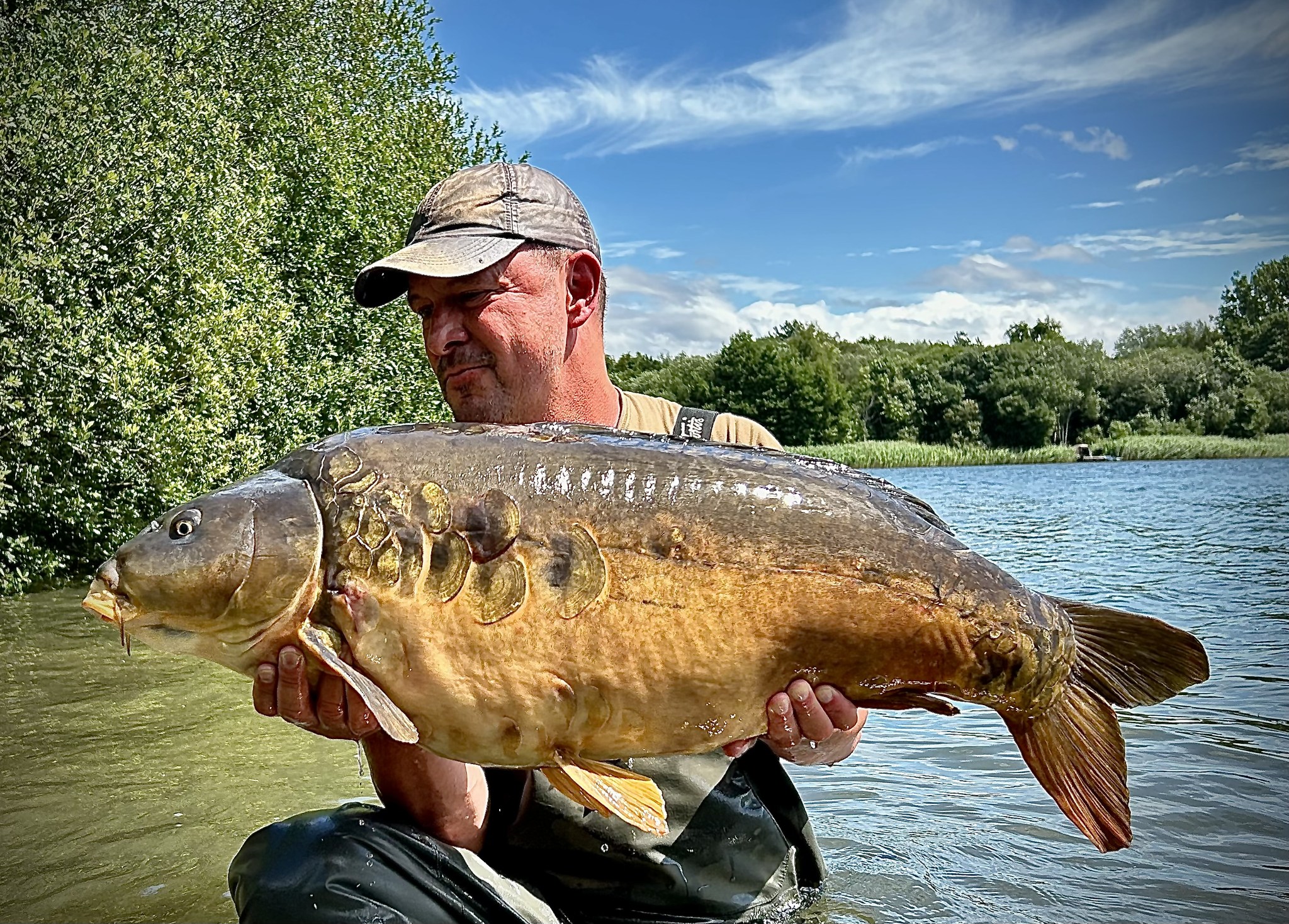 Gardner - Adam Whittington with a mega looking mirror known as Lemons ...
