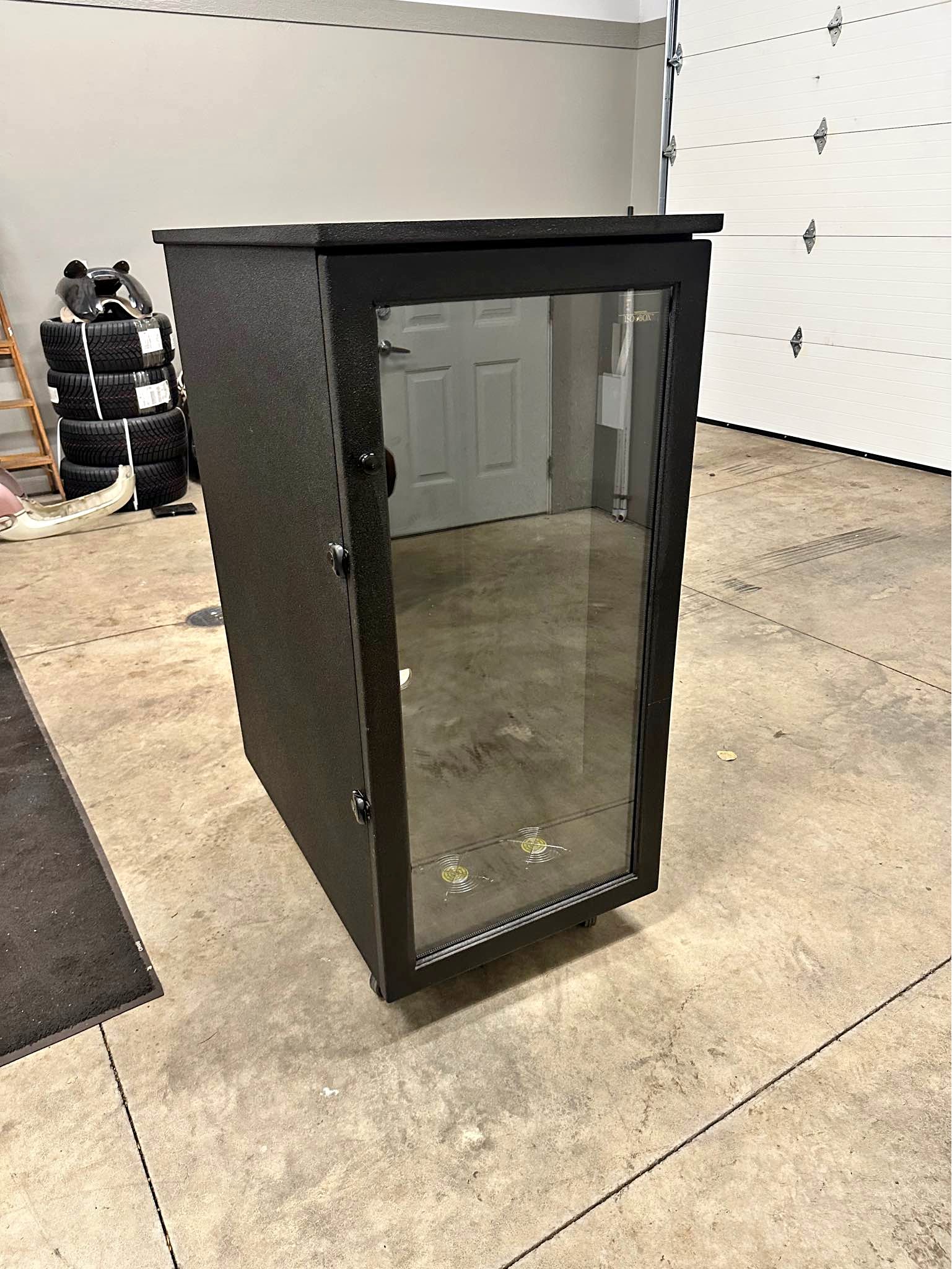 24U Professional Sound-Isolation Rack Cabinet (IsoBox PRO Style ...