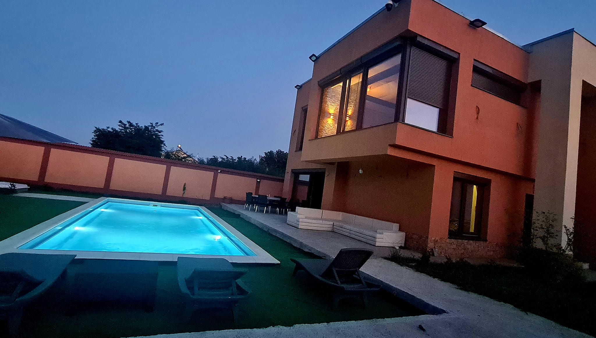 Rebeth Villa-Vila petreceri private, cu piscina | Vanatori