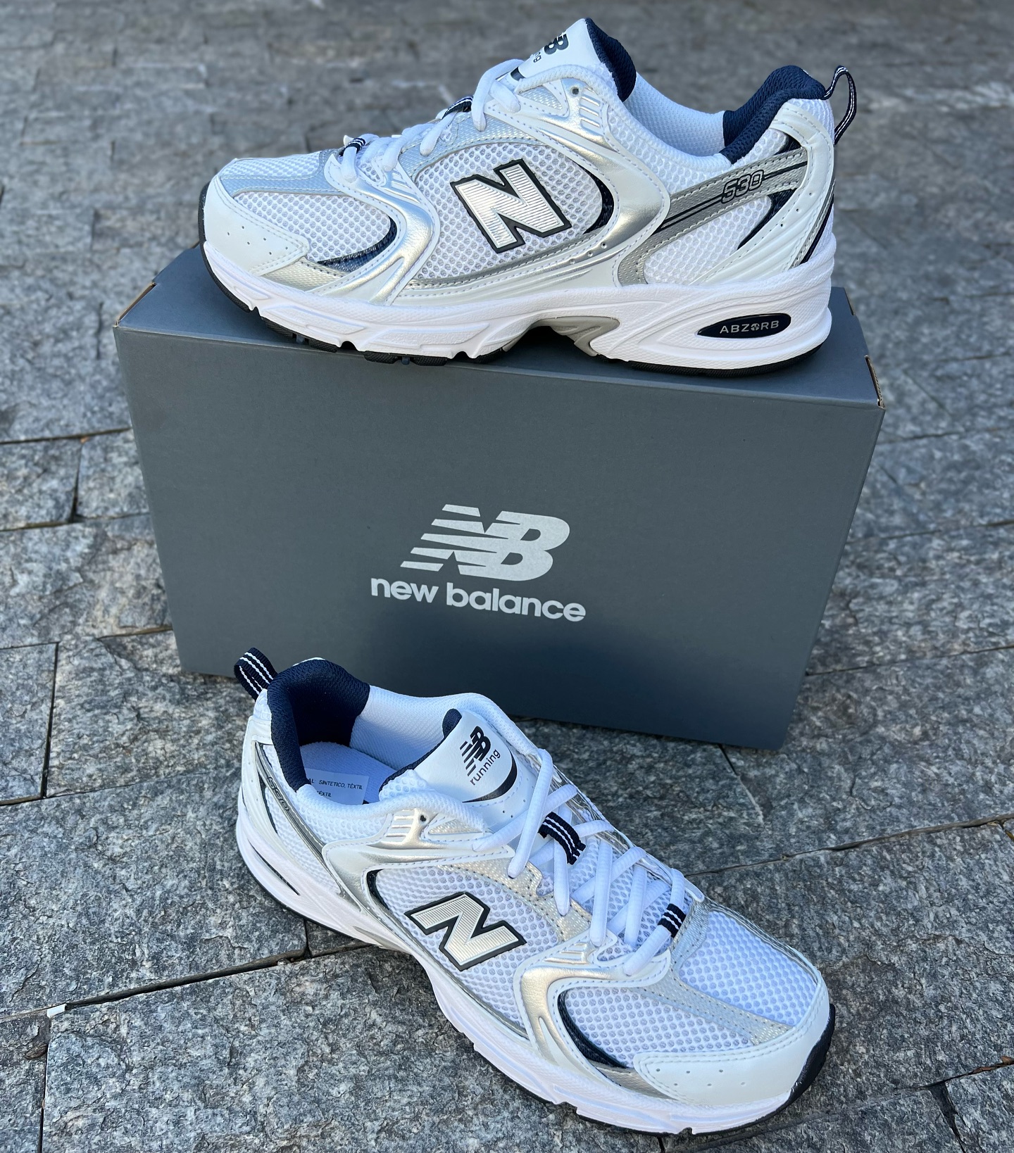 New Balance 530 “White Silver Navy” Inspirado nos clássicos tênis