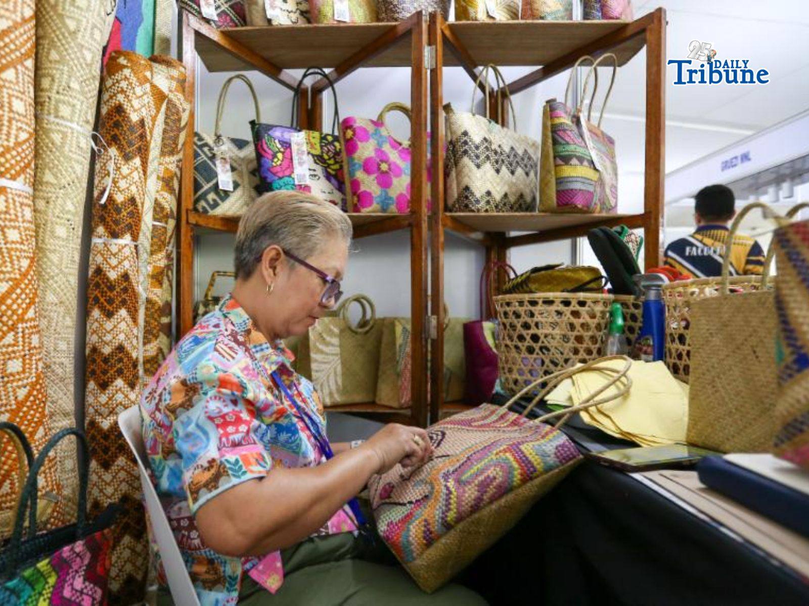 Daily - LOOK: Maria Delza Mariscotes displays handwoven mats, bags, and ...