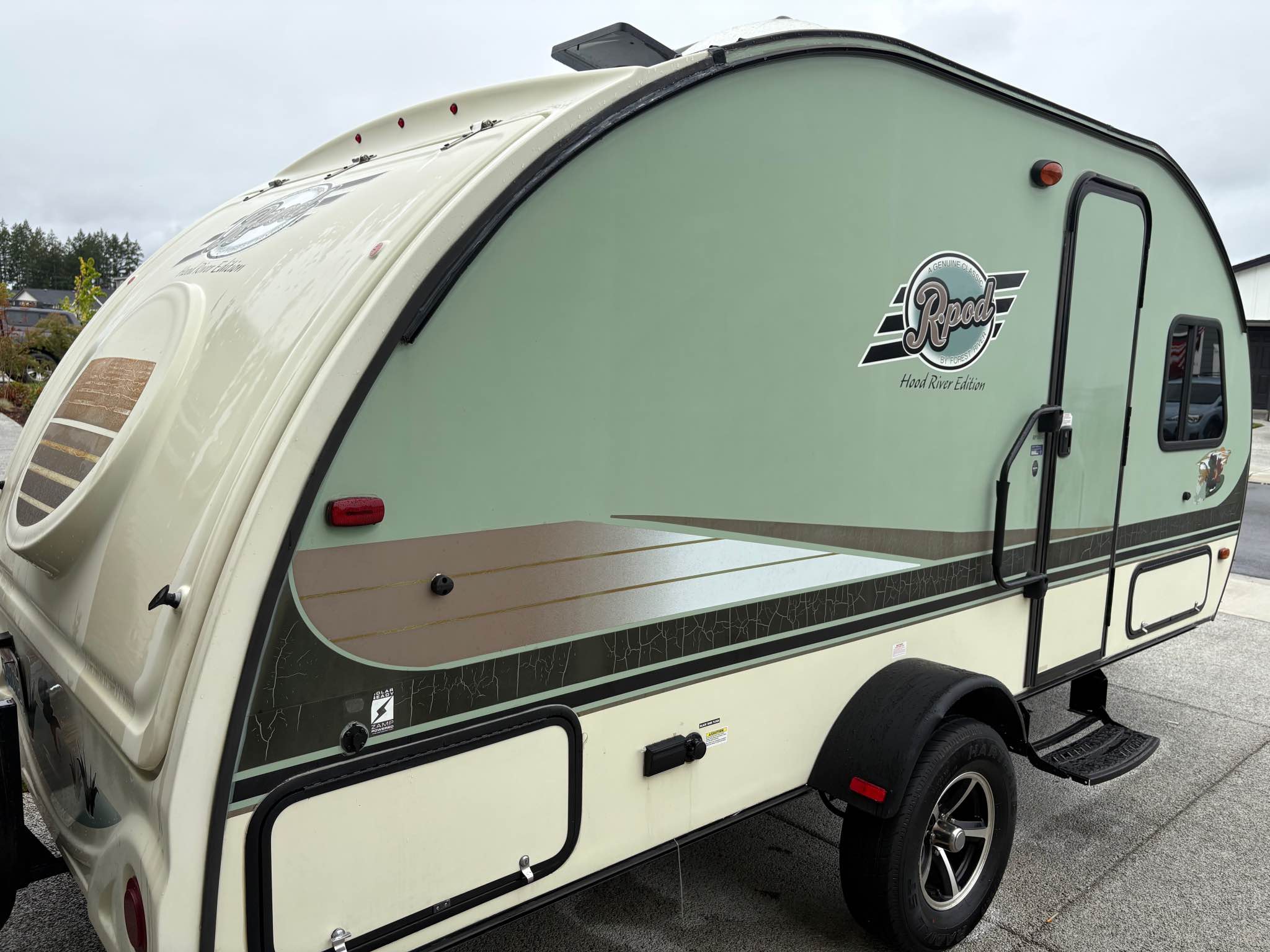 2016 19FT R-pod Hood River edition (slide out) excellent condition