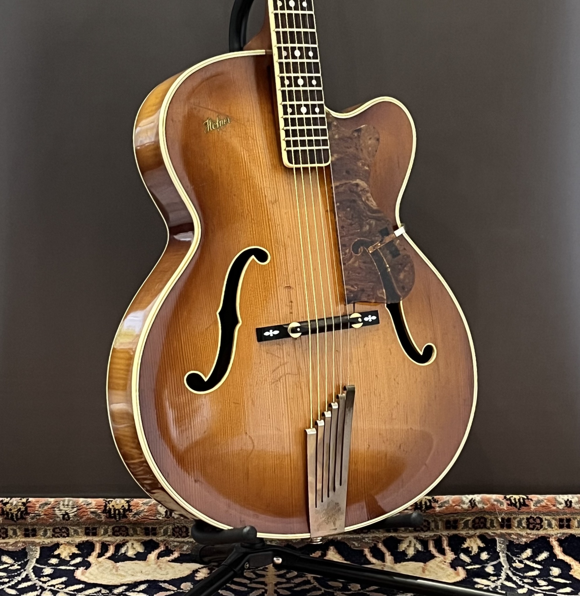 Taking my 1960 Hofner President thinline to the Chelsea Arts Club