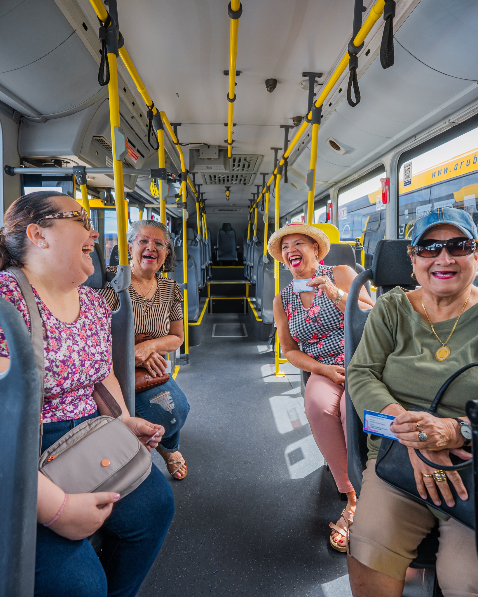 Arubus - 🚌💨 Cu Arubus, bo aventura ta cuminsa na momento cu bo subi bus ...