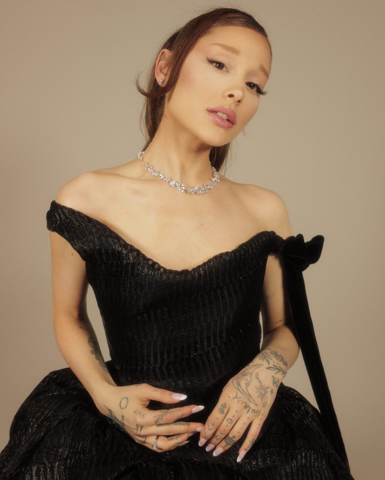 ari fletcher black dress Fletcher's before-makeup photo got the whole internet talking 😭💅🏽 One thing about Ari — she gonna trend regardless! 👏🏾 #AriFletcher #celebritytea #fblifestyle 💁‍♀️🔥💖 Mouccy Gothic Off Shoulder YGroup_colourway-merlo Size:F