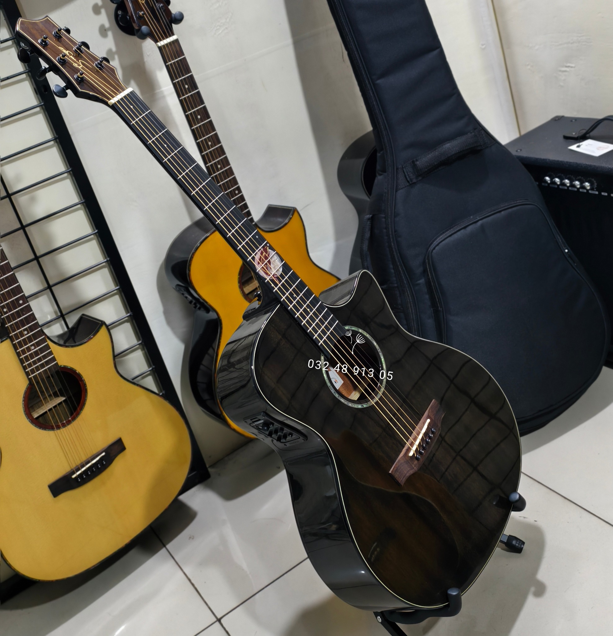Support de guitare trépied , capacité de charge de 15 kg, support de guitare pliable au sol, hauteur réglable de 900 à 1 200 mm, pour guitare acoustique, électrique, classique, basse | CA