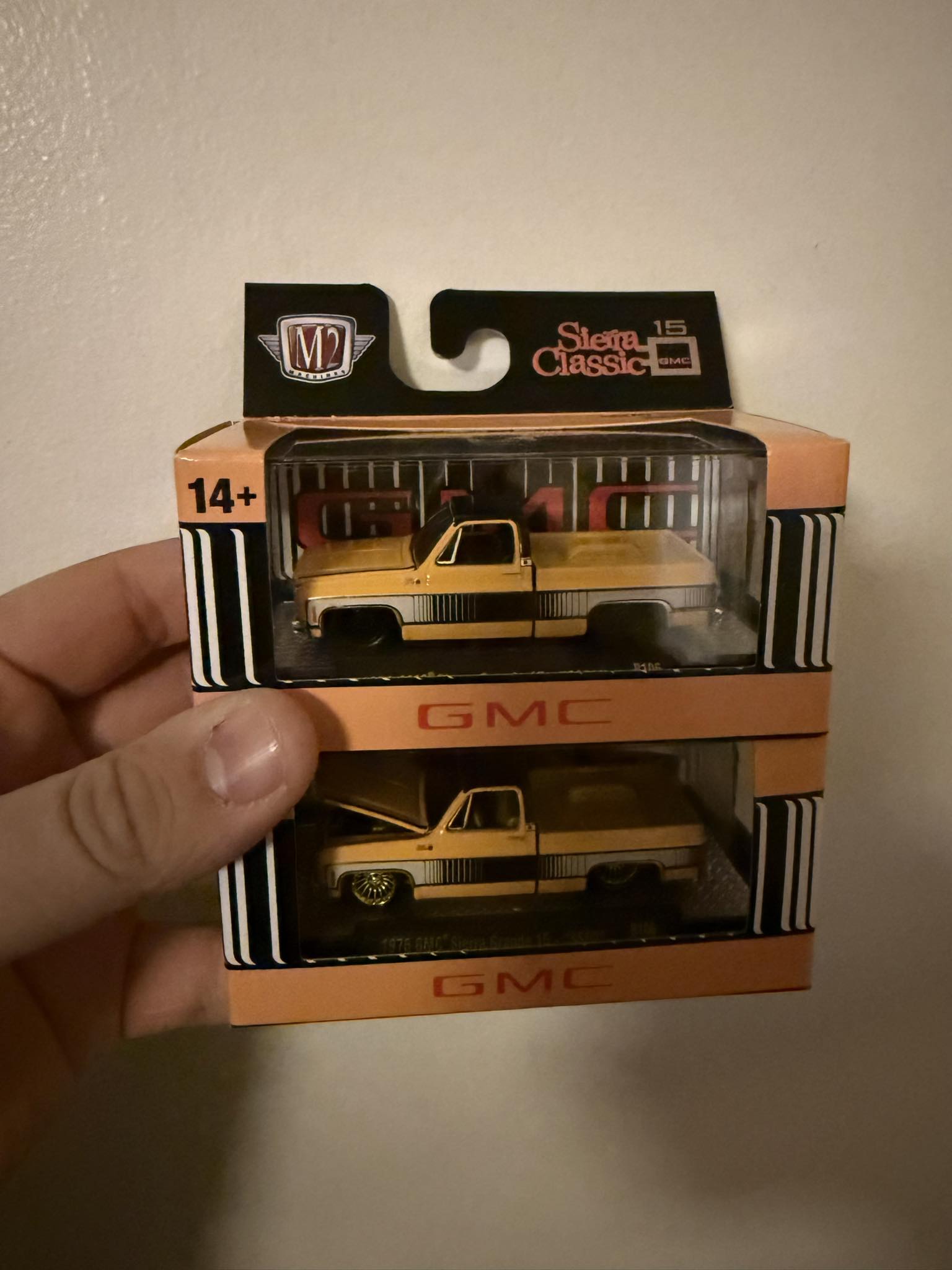 Modellino M2 Machines 1/64 GMC Sierra Grande Pick Up 1976 Arancione - 31500-HS61