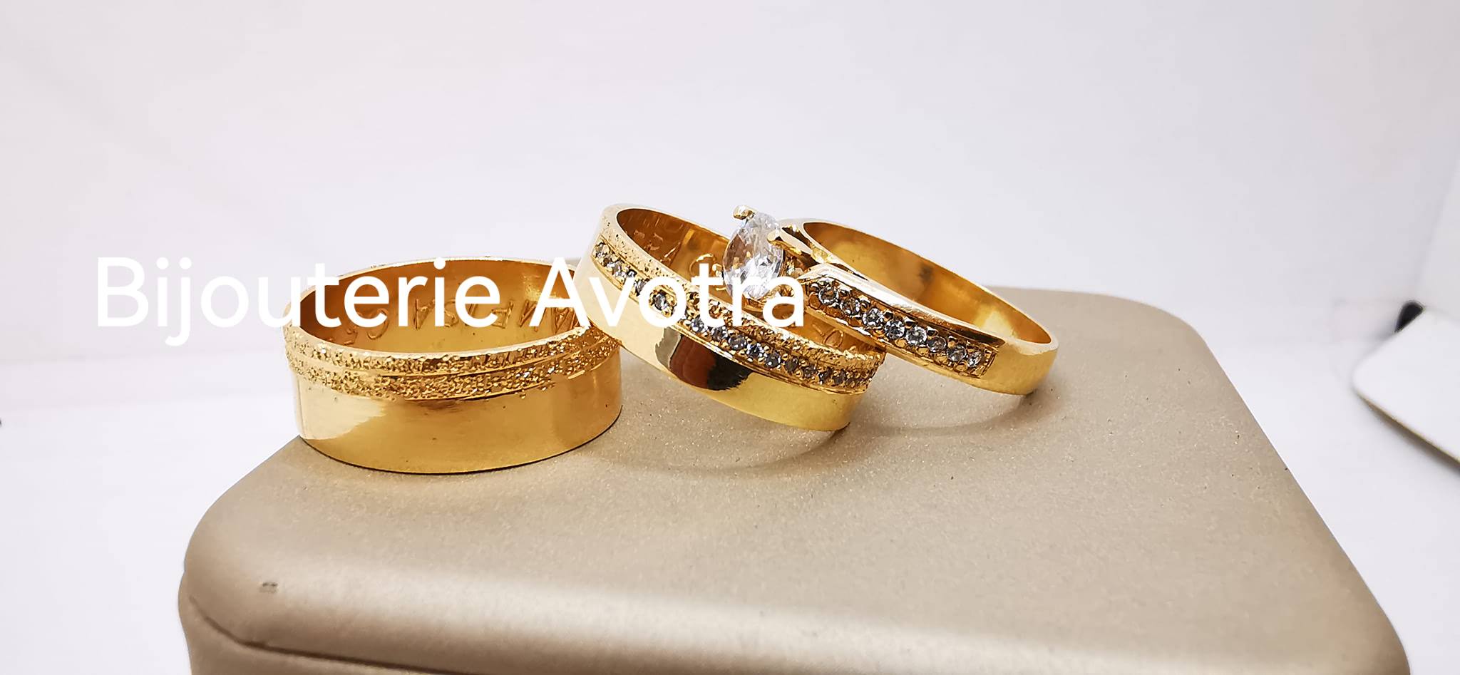 Robe de soirée lamée dorée effet cache-coeur, t. 42 - Vêtements