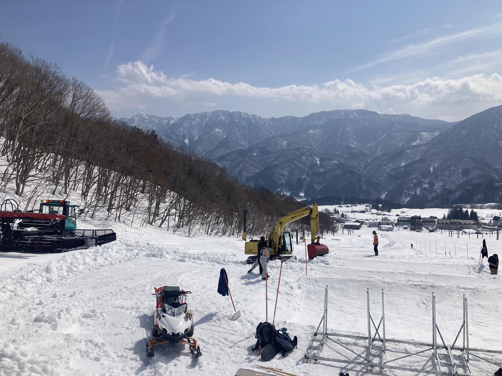 白馬乗鞍温泉スキー場 はくのり - おはようございます。 パウダーデイ(パウダー祭り！)のはくのりです。 膝まで積もった雪は少し重いものの ...