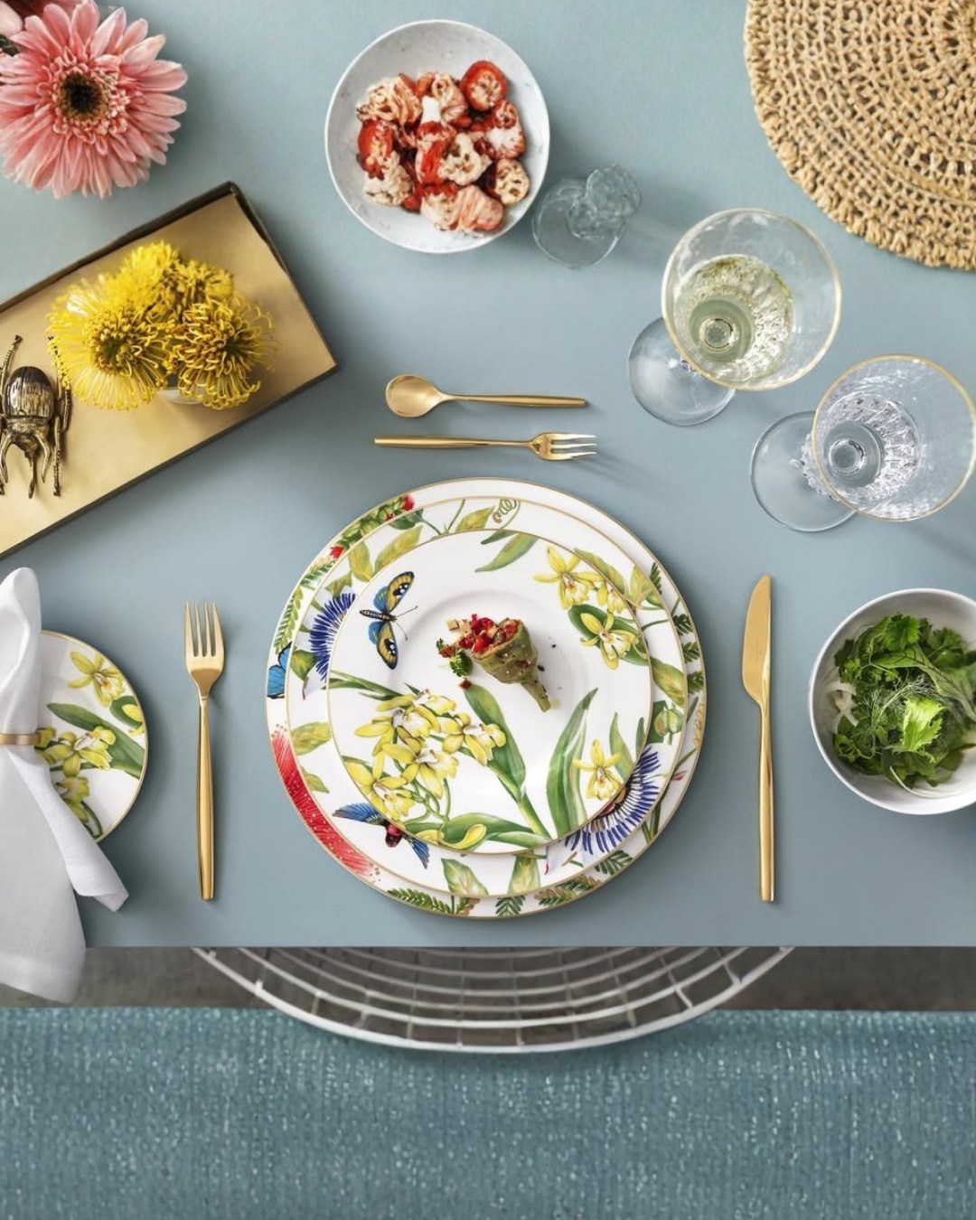 Crafted by Villeroy & Boch from premium bone porcelain, the