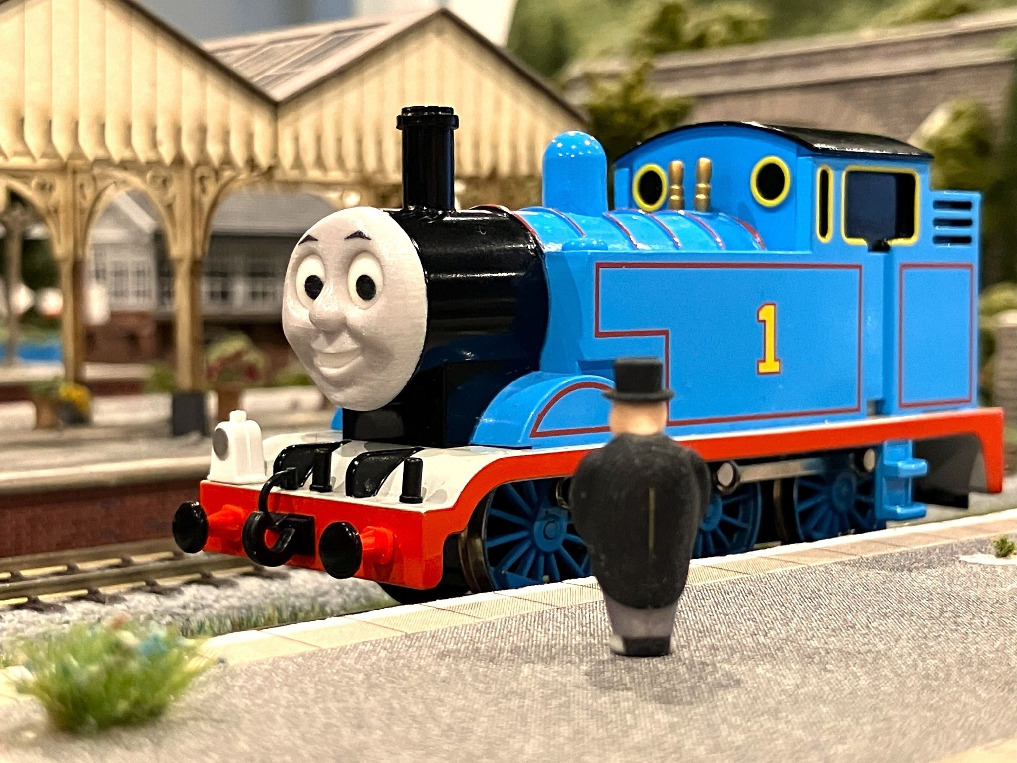 HO/OOゲージのトーマスたちと遊べる、トップハム・ハット卿と作業員が 