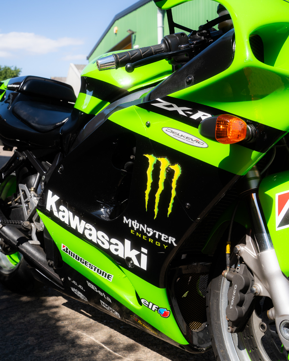 The Kawasaki ZX-7R 🥷 This 2001 example has just gone up on our