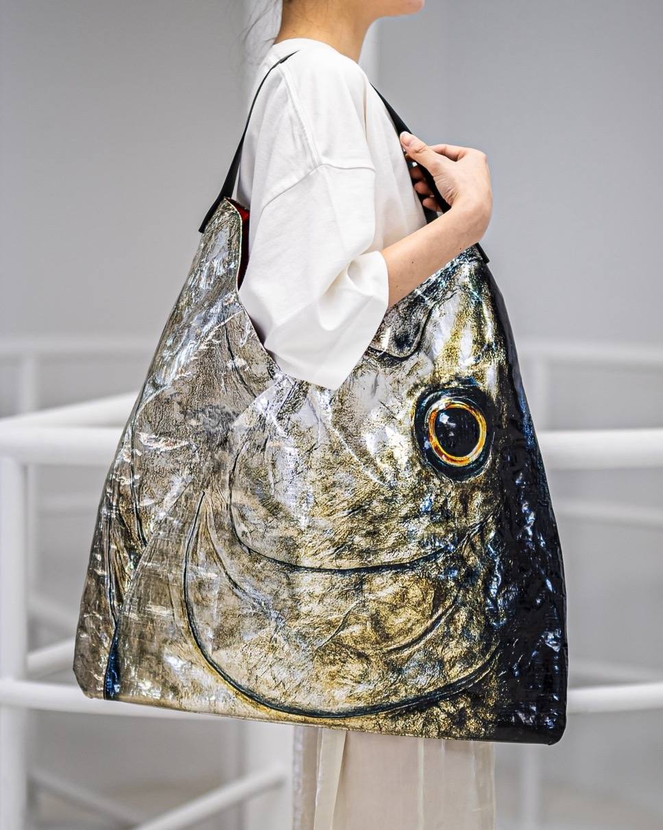 doublet x beta post 26SS tuna-shaped tote bag 