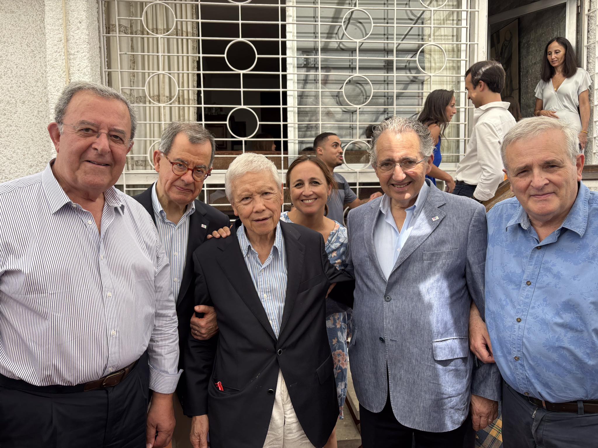 Hoje, numa festa de família,... - José Ribeiro e Castro | Facebook