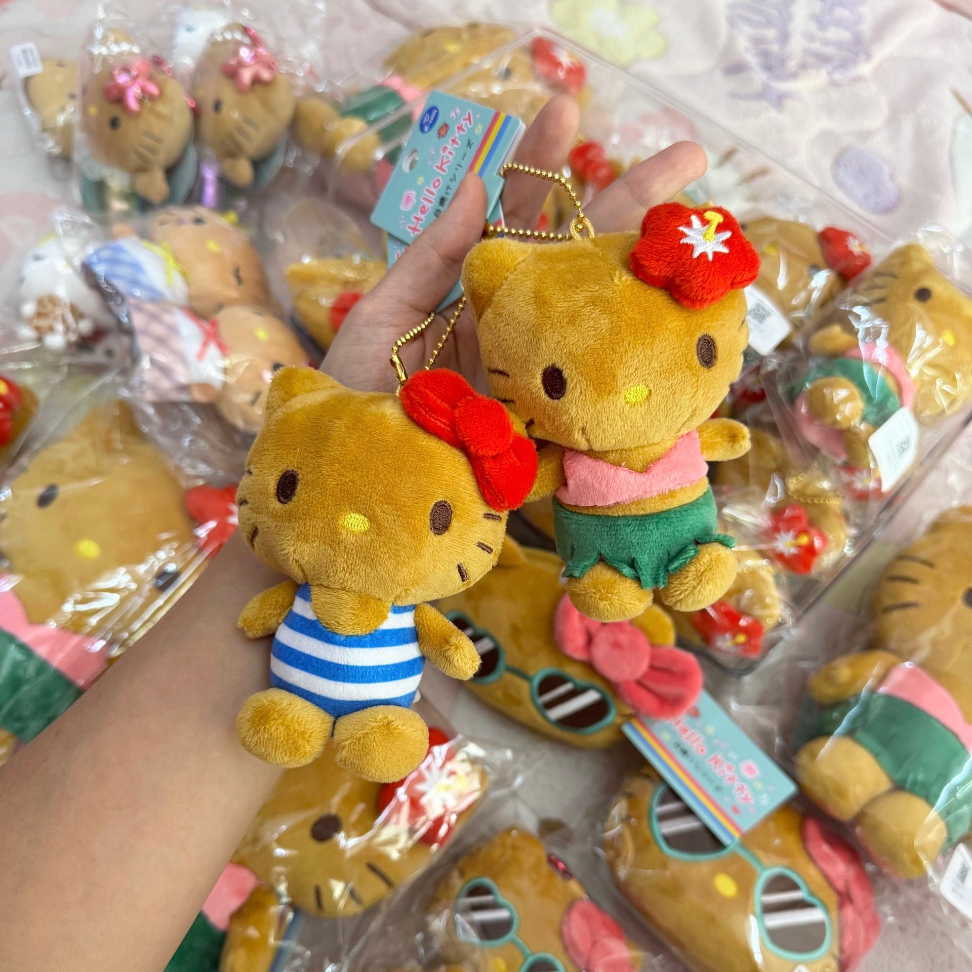 RJJX.co - 🇯🇵日烧Hello Kitty夏威夷冲绳限定系列上架咯♥️♥️♥️... | Facebook