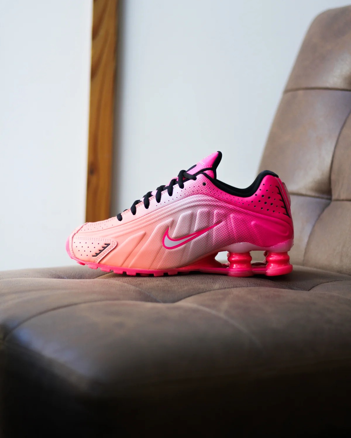 Kickzspot - ✓ Giày ORDER - Nike Shox R4 WMNS Hyper Atomic Pink 